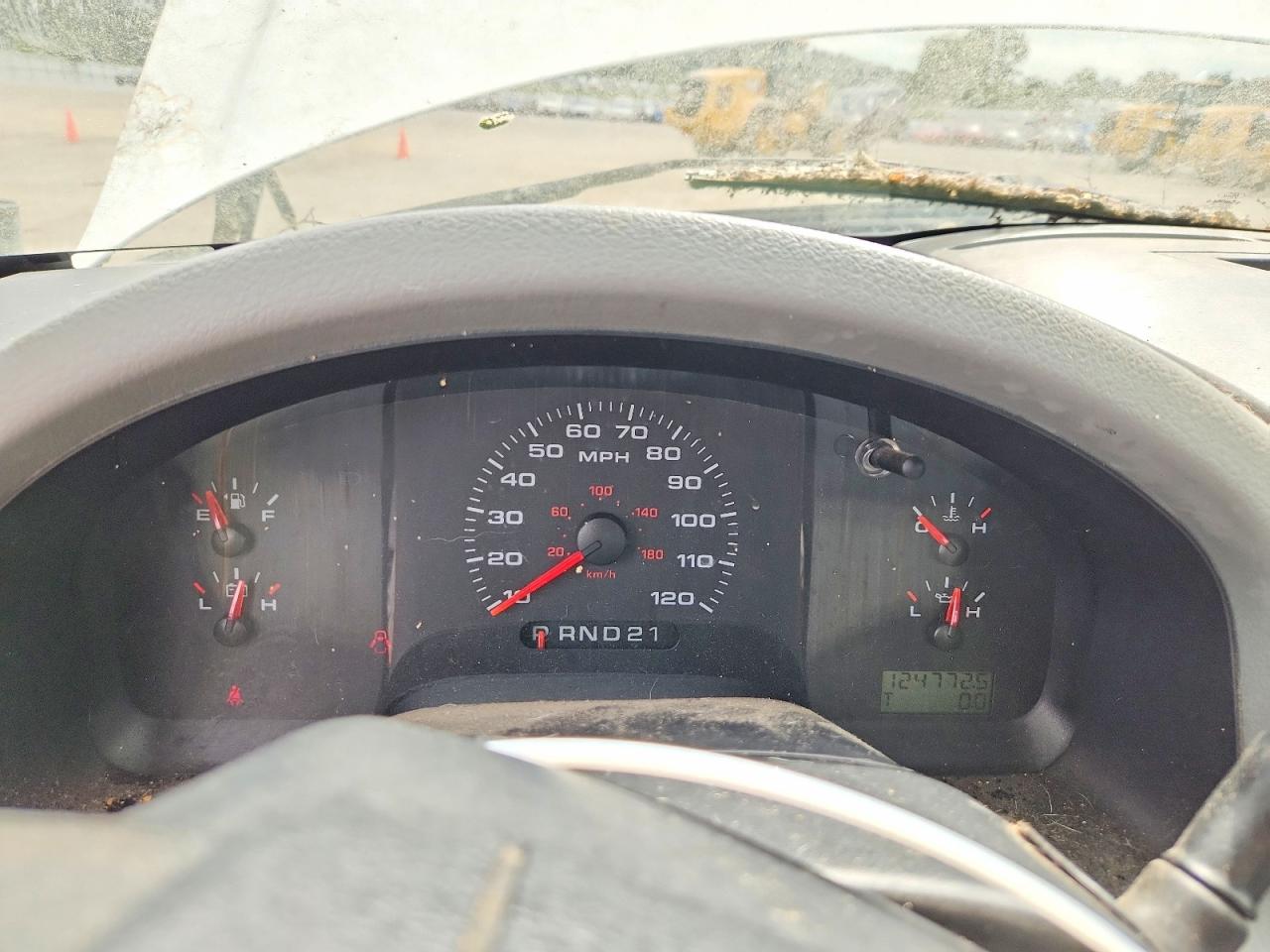 2005 Ford F150 White vin: 1FTRF122X5KC35964
