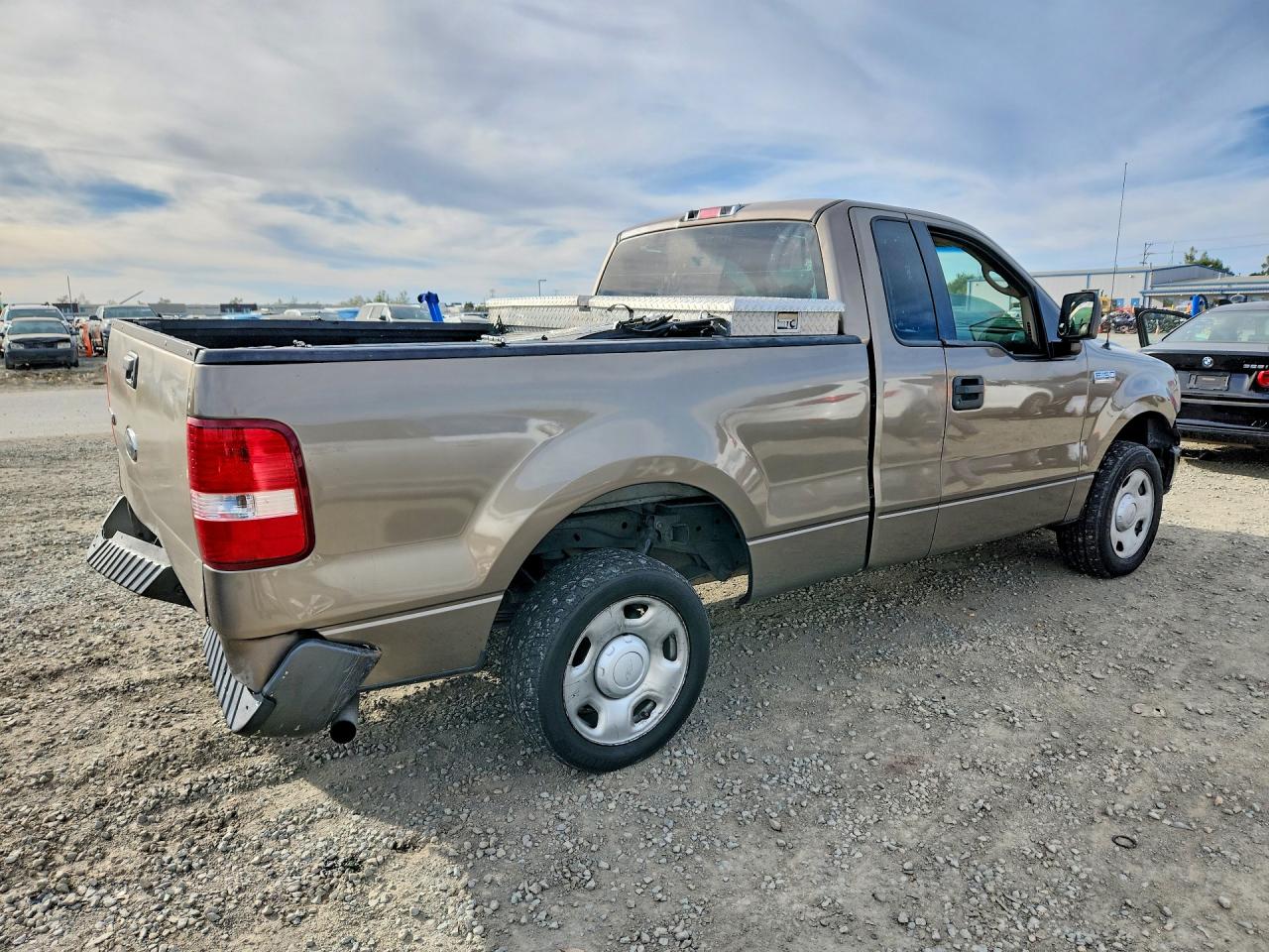 2005 Ford F150 Gold vin: 1FTRF122X5KD69552