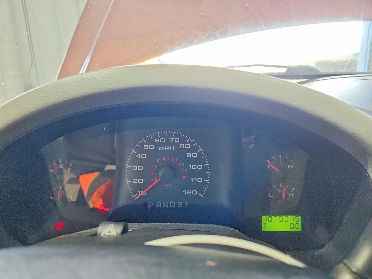 2006 Ford F150 Red vin: 1FTRF122X6NA56520