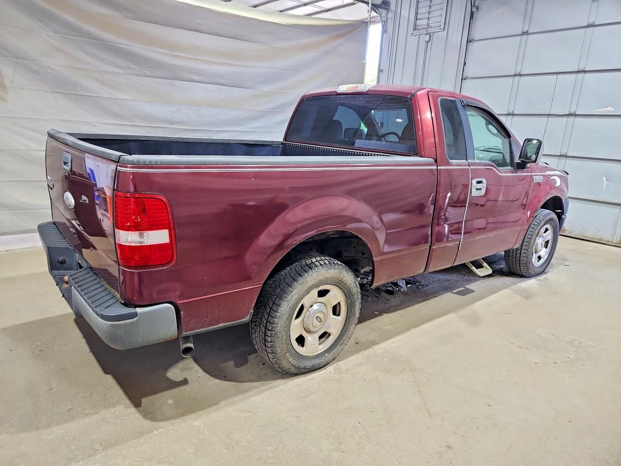 2006 Ford F150 Red vin: 1FTRF122X6NA56520