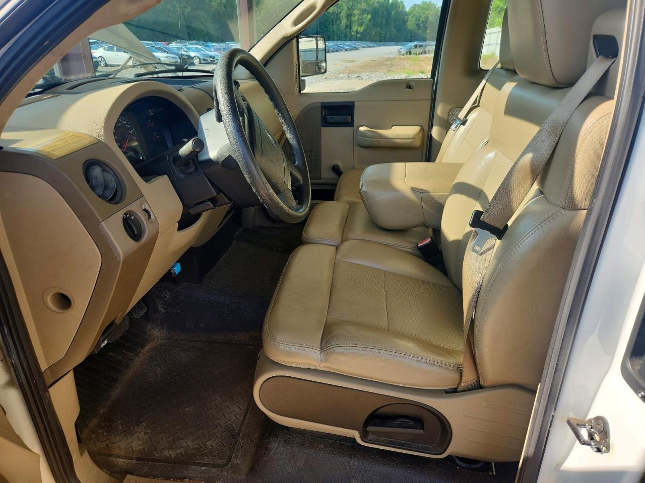 2008 Ford F150 White vin: 1FTRF122X8KB62860