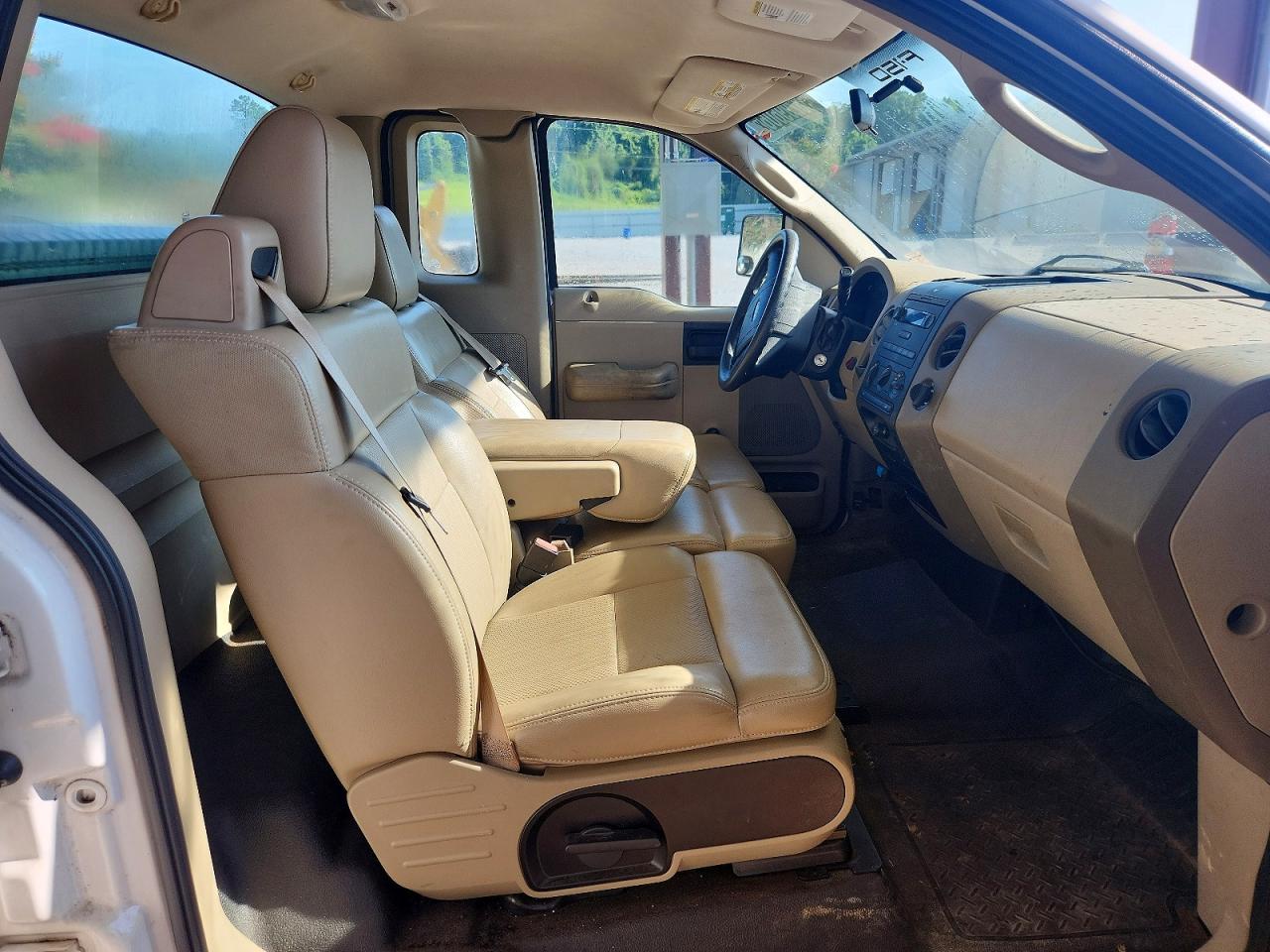 2008 Ford F150 White vin: 1FTRF122X8KB62860