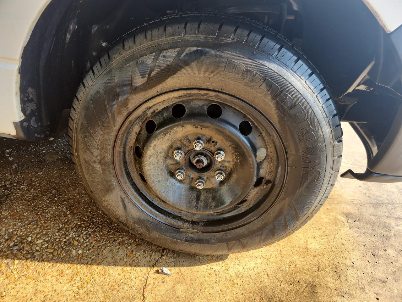 2008 Ford F150 White vin: 1FTRF122X8KB62860 Damage: Right Front Wheel, Mismatched, Replacement Required