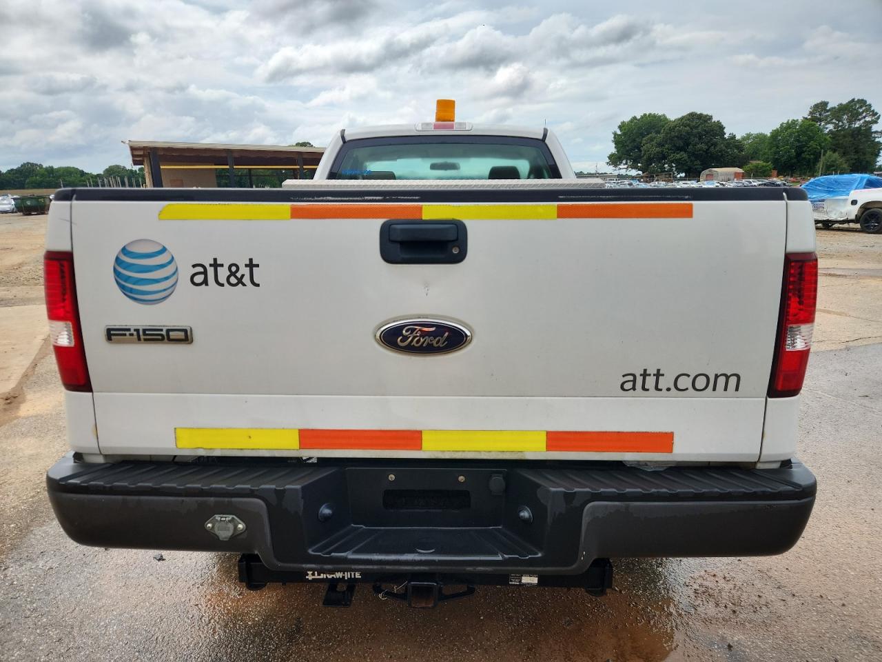 2008 Ford F150 White vin: 1FTRF122X8KB80565 Damage: Tailgate, Dent(S) W/ Paint Dmg, 1/2 To 1 Inch