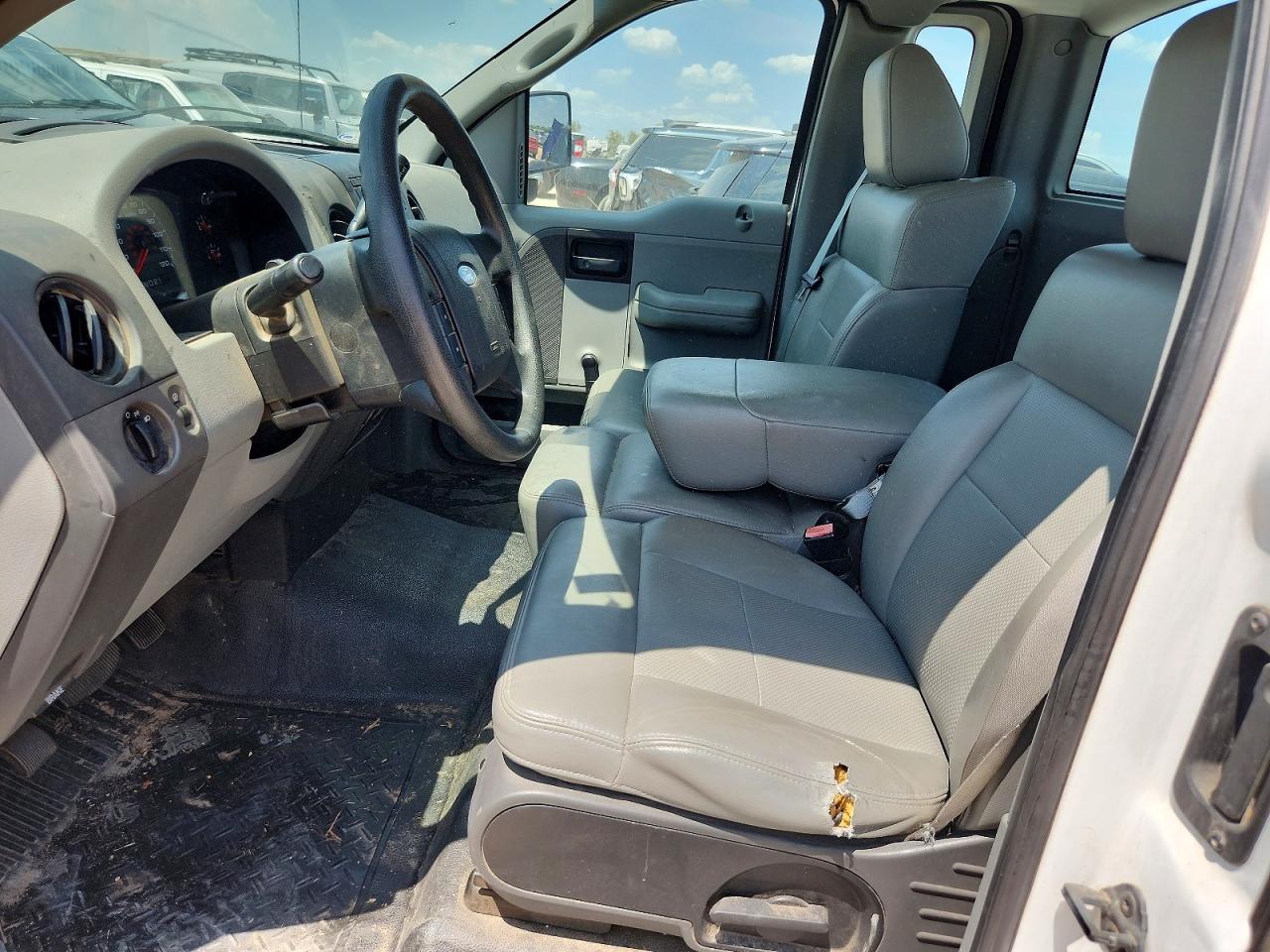2008 Ford F150 White vin: 1FTRF122X8KC53580