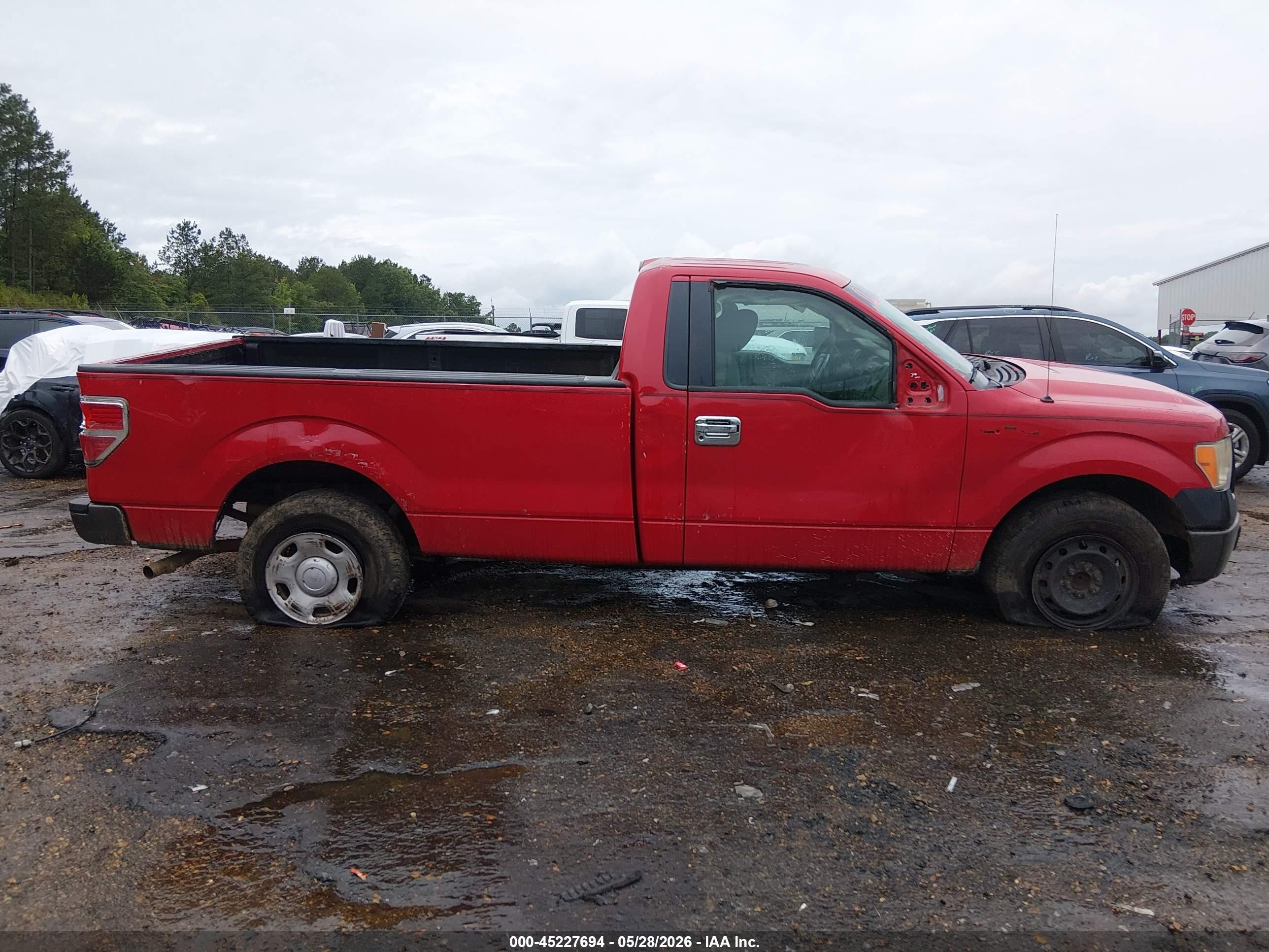 2009 Ford F-150 Xl/xlt Red vin: 1FTRF12869KB06016