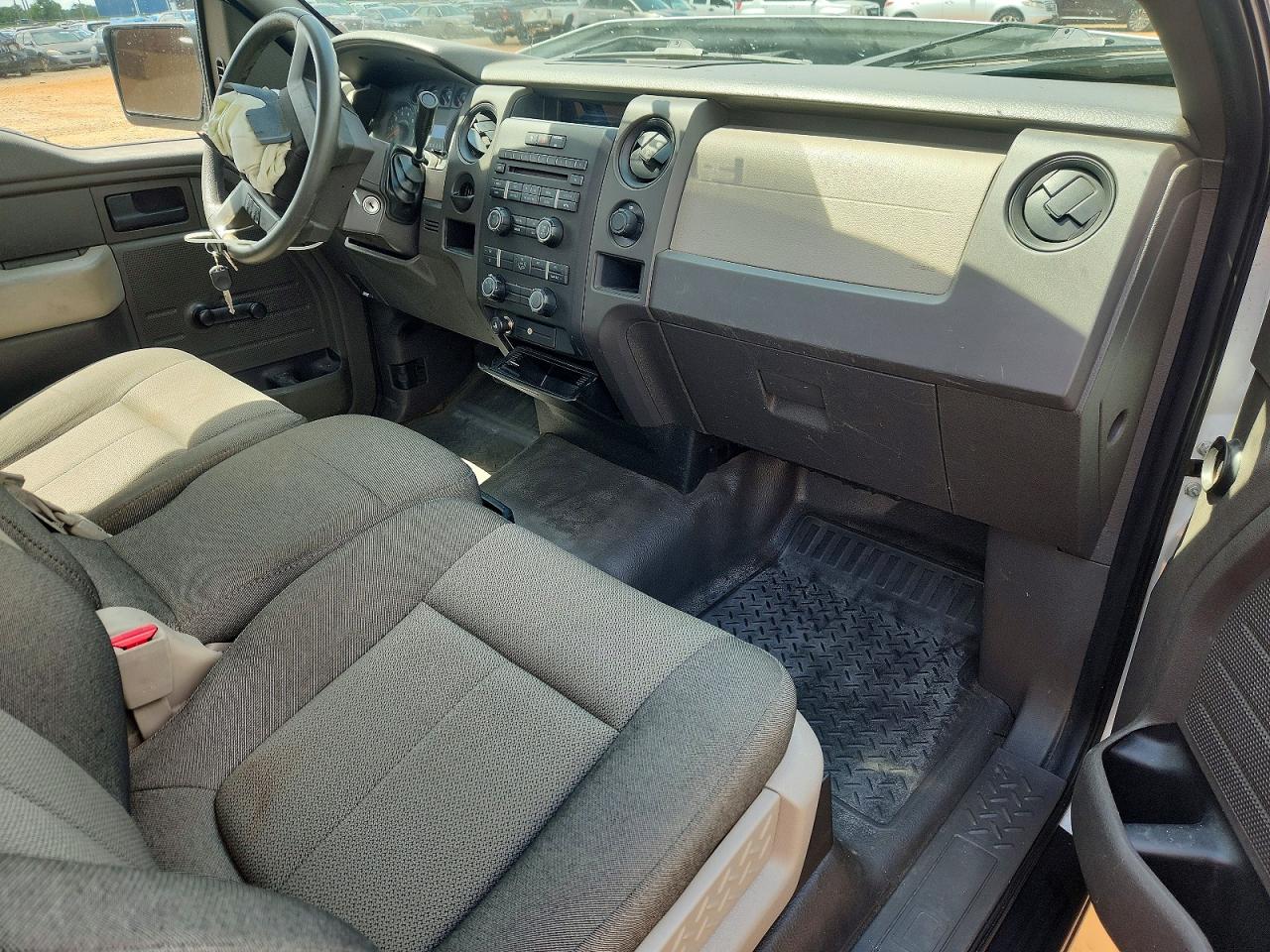 2009 Ford F150 Белый vin: 1FTRF12889KC82596