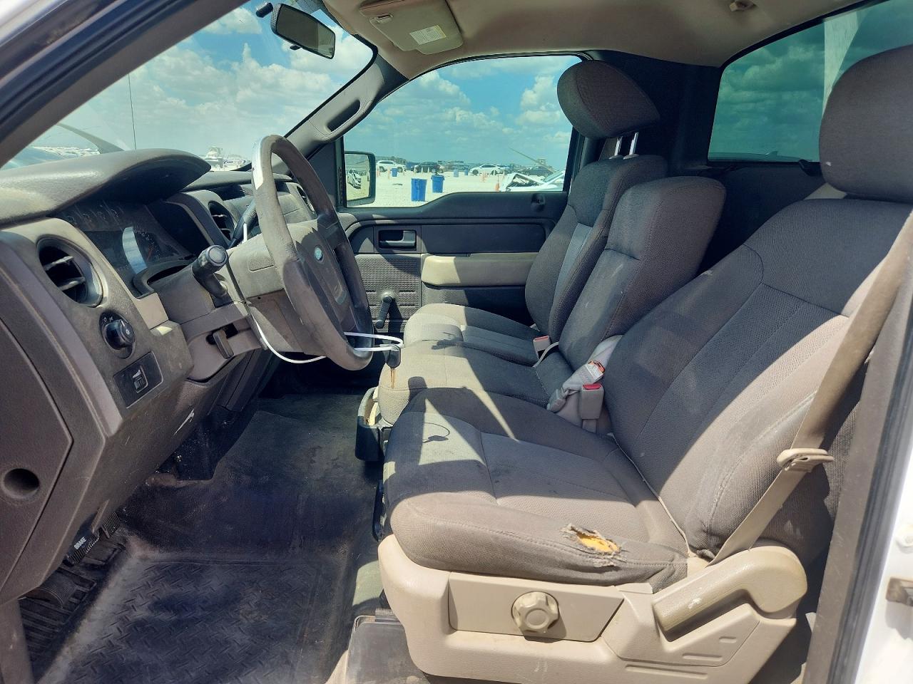 2009 Ford F150 White vin: 1FTRF128X9KA68760