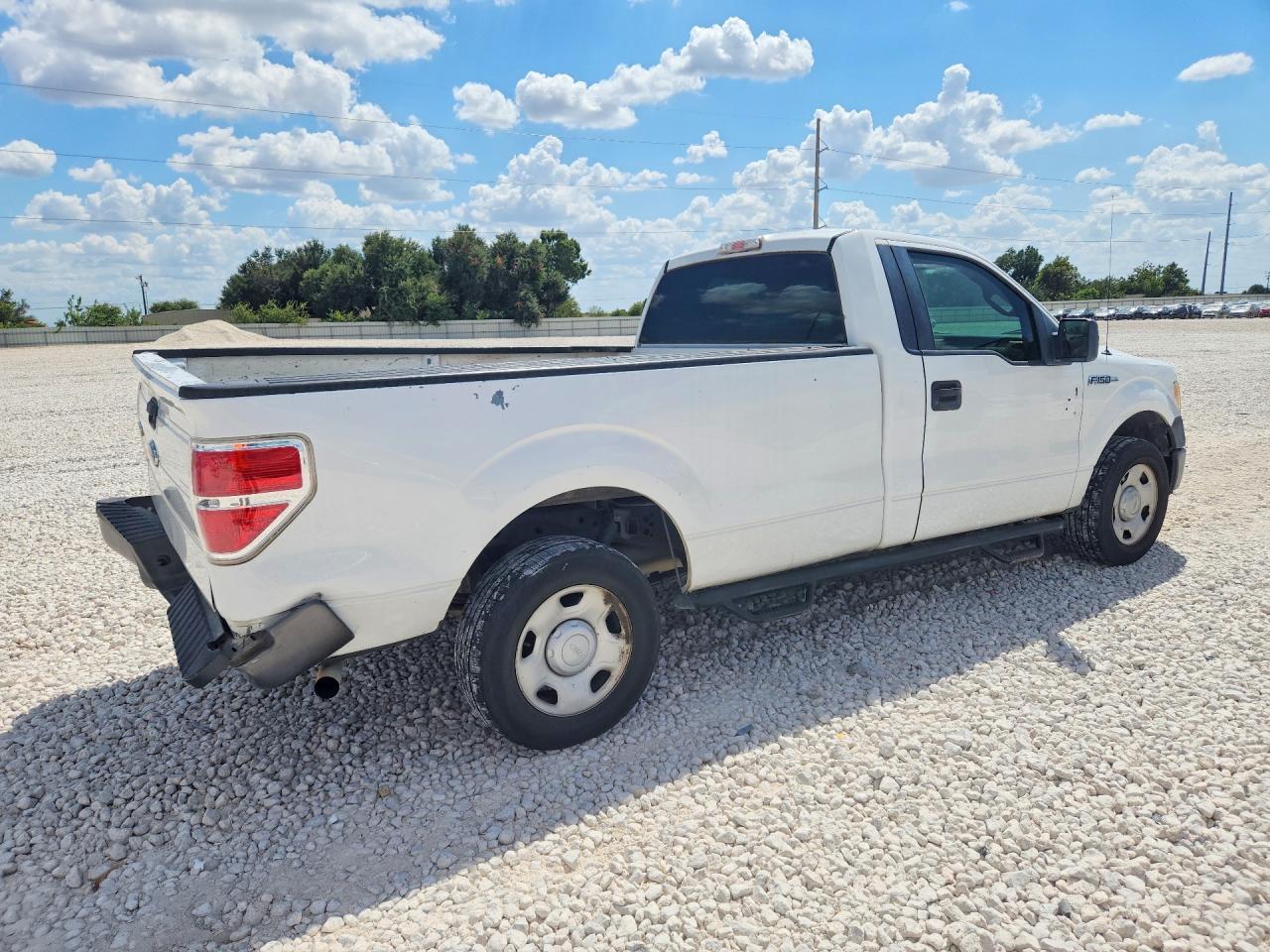 2009 Ford F150 White vin: 1FTRF128X9KA68760