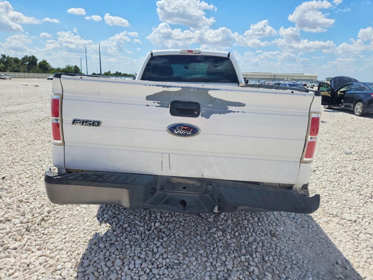 2009 Ford F150 White vin: 1FTRF128X9KA68760