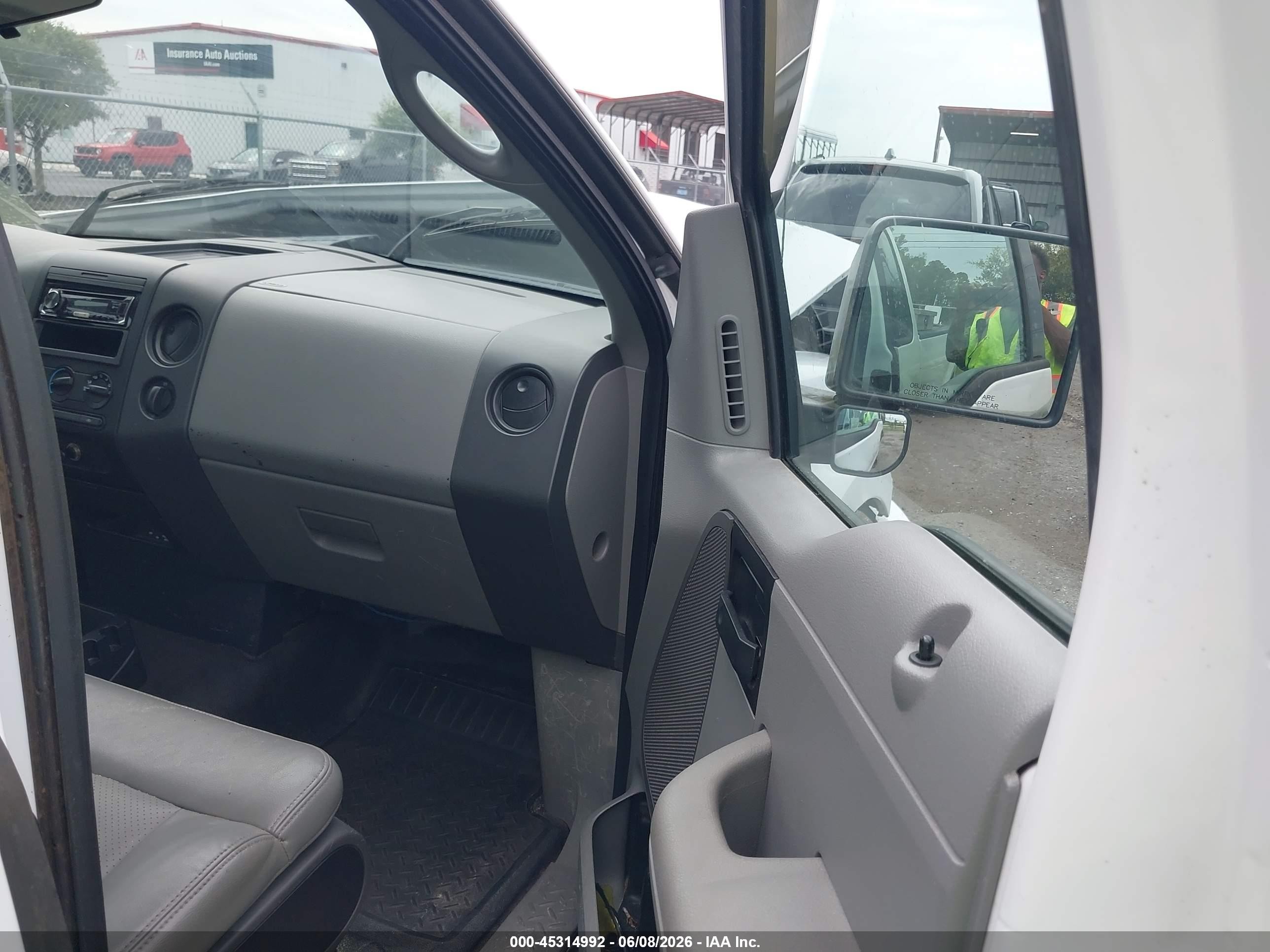 2004 Ford F-150 Stx/xl/xlt White vin: 1FTRF12W14NA52162