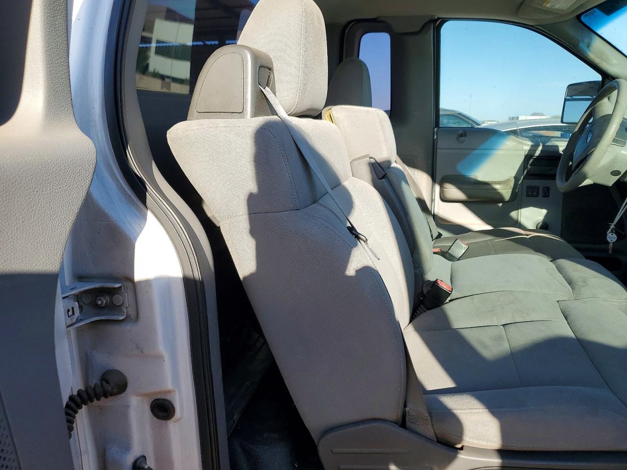 2004 Ford F150 White vin: 1FTRF12W14NB61690