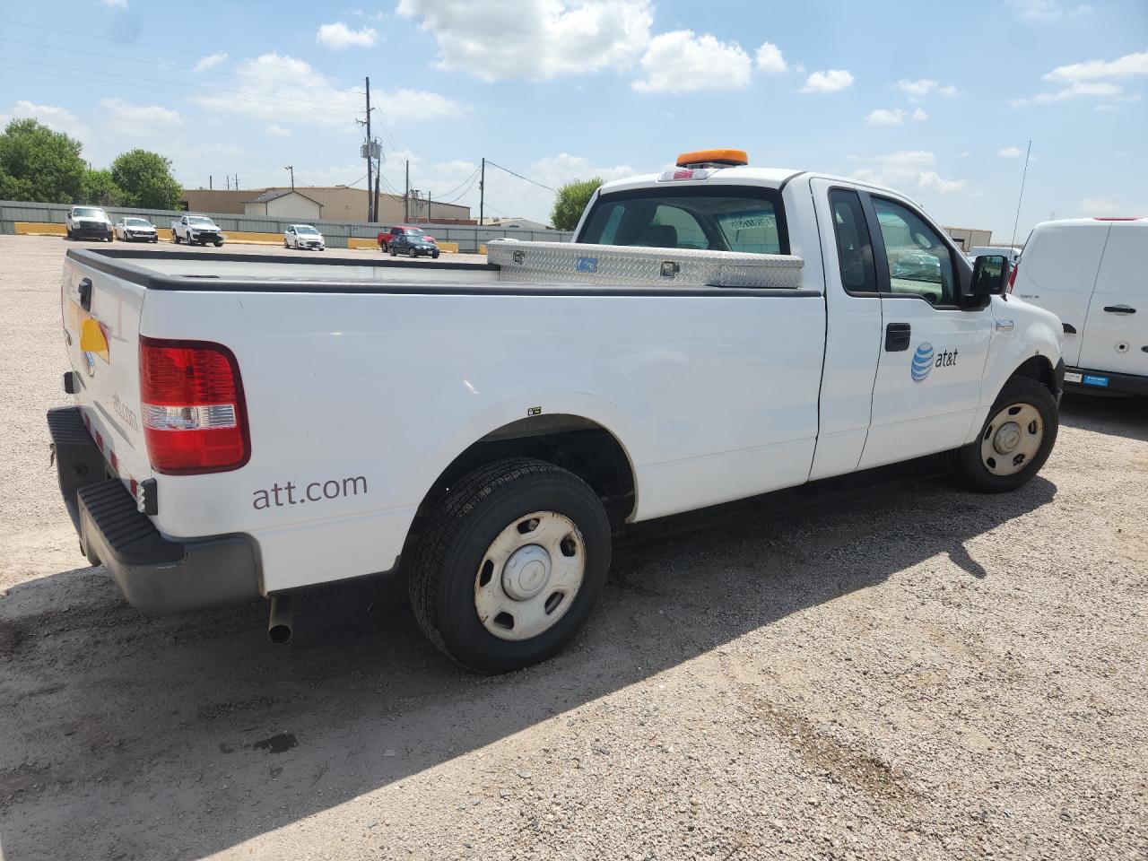 2007 Ford F150 White vin: 1FTRF12W17KD54167 Damage: Right Bed Side, Heavy Scratch, 9 To 10 Inches