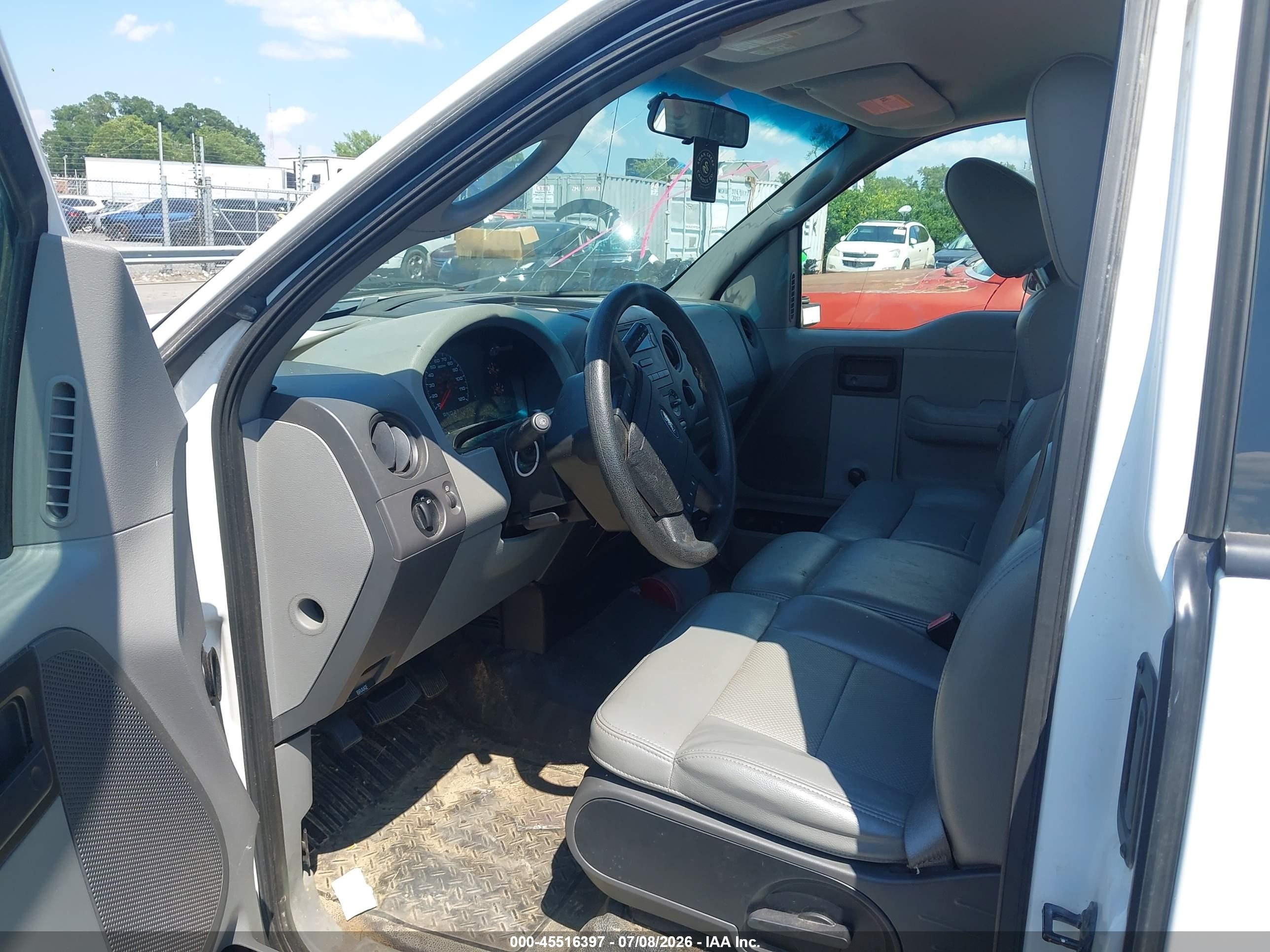 2005 Ford F-150 Stx/xl/xlt White vin: 1FTRF12W25NB49047