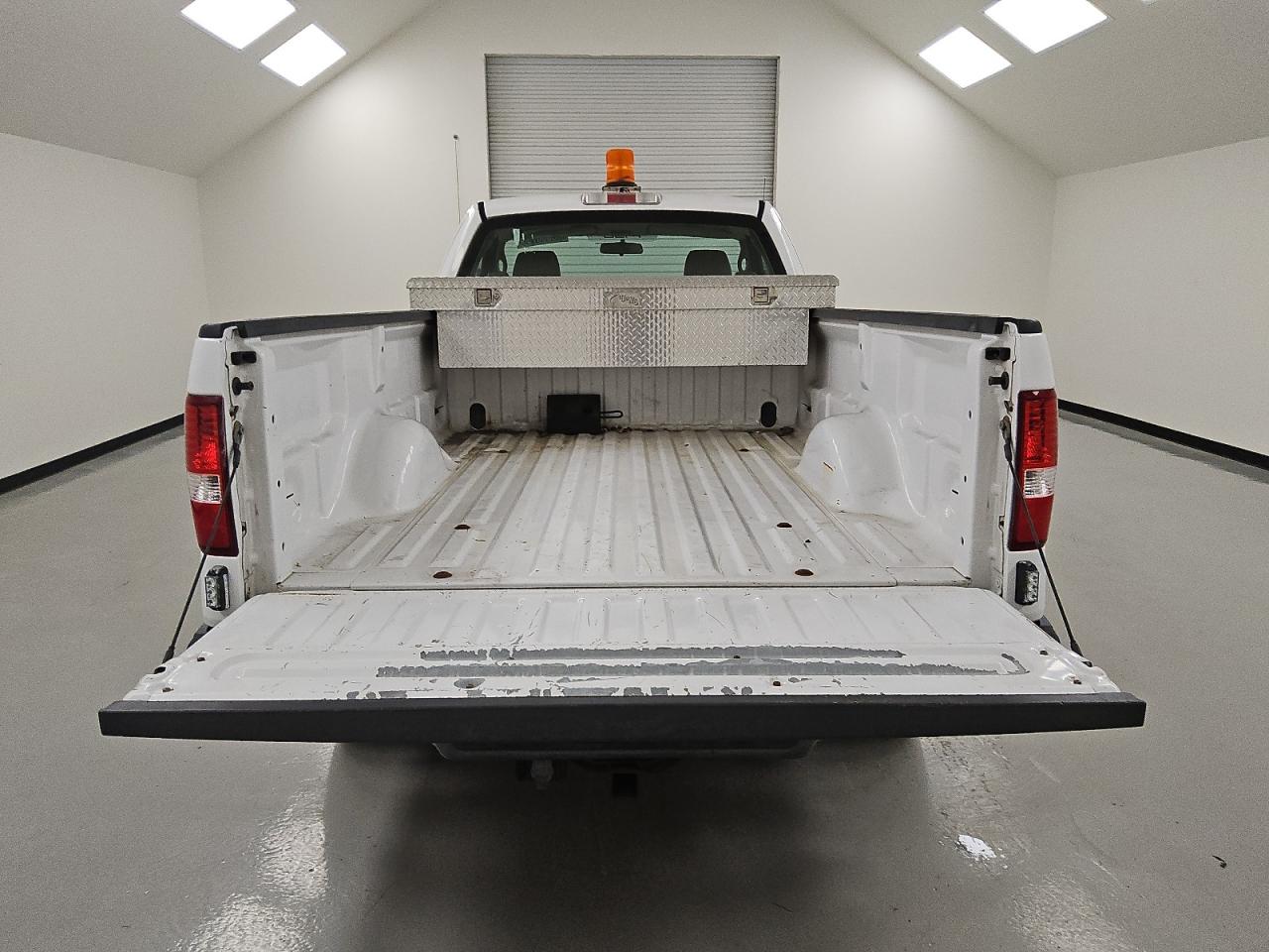 2007 Ford F150 Белый vin: 1FTRF12W27KD54209 Damage: Tailgate, Peeling, > 12 Inches