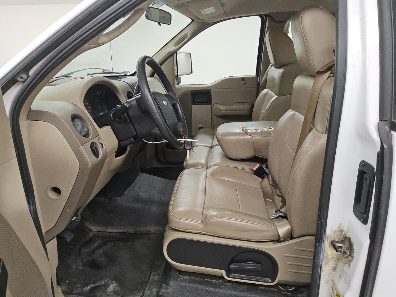 2007 Ford F150 Белый vin: 1FTRF12W27KD54209 Damage: Front Center Armrest, Torn, 5 To 6 Inches
