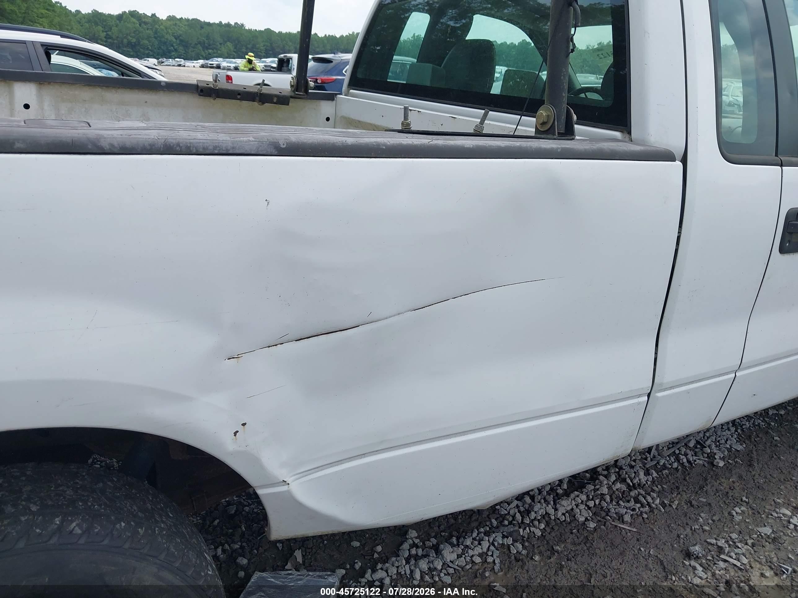2005 Ford F150   White vin: 1FTRF12W35NA90185