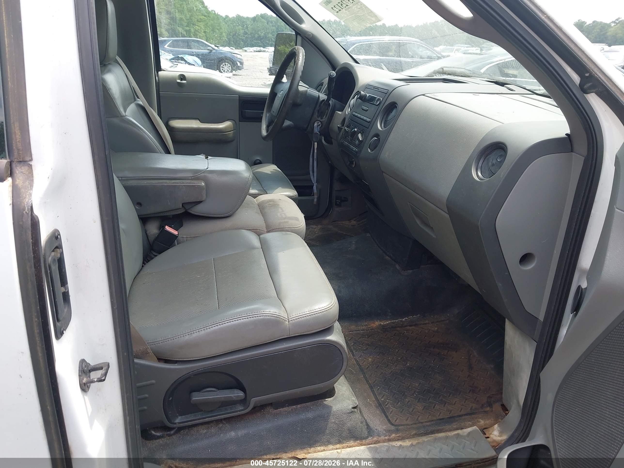 2005 Ford F150   White vin: 1FTRF12W35NA90185