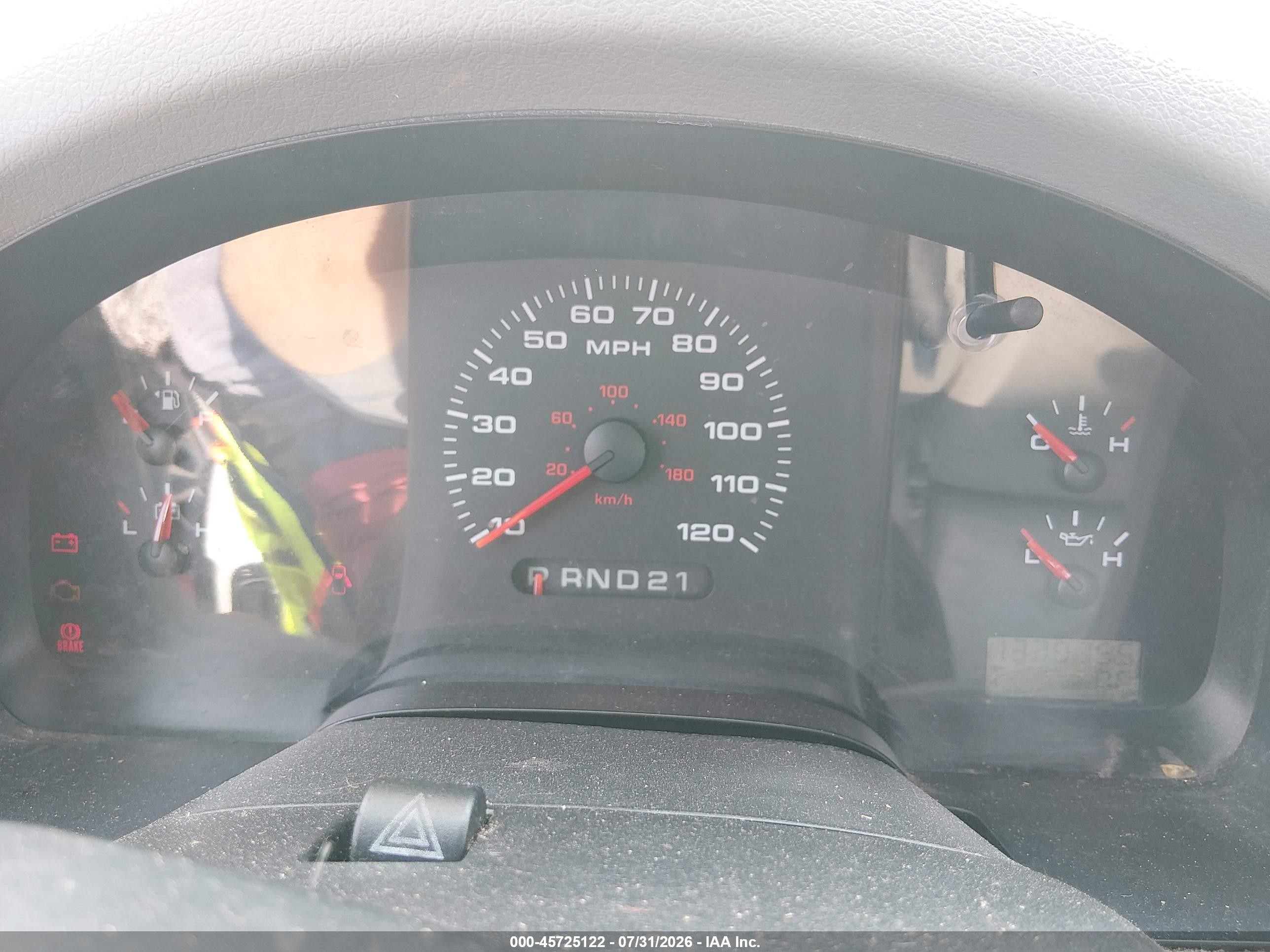 2005 Ford F150   White vin: 1FTRF12W35NA90185