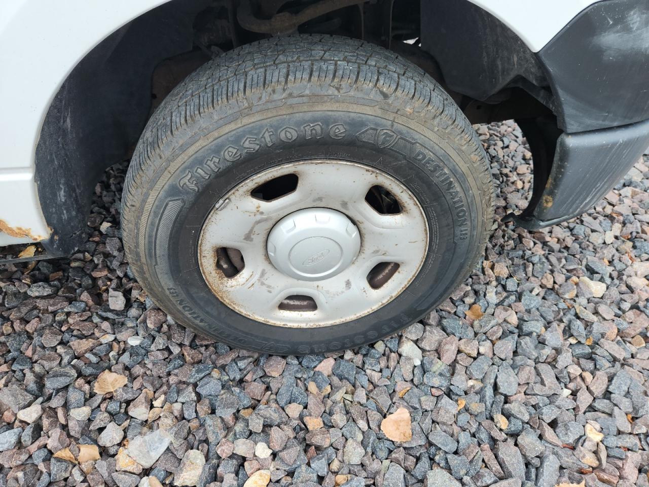 2007 Ford F150 Белый vin: 1FTRF12W37NA77424 Damage: Right Front Wheel, Corrosion, > 12 Inches