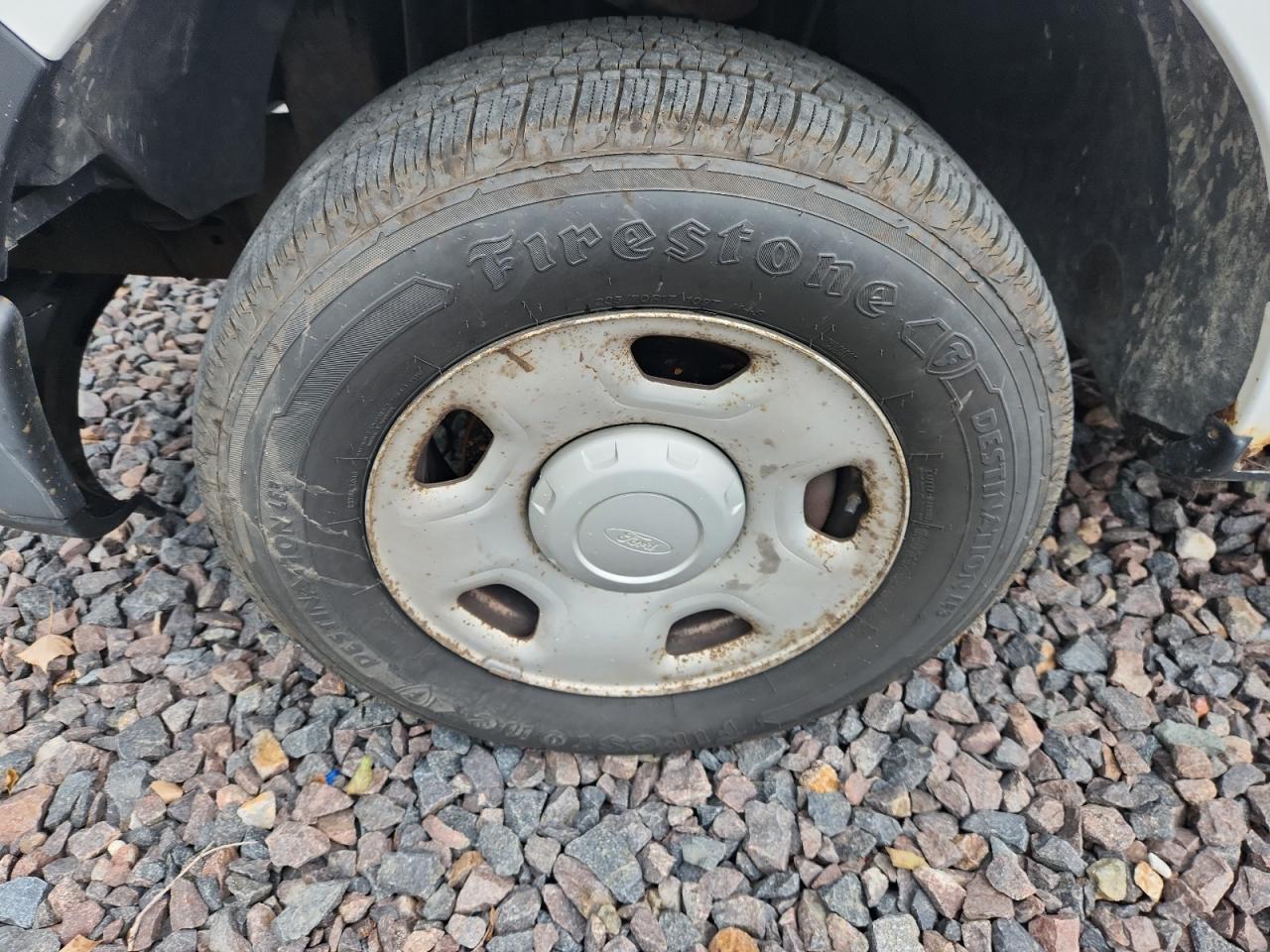 2007 Ford F150 Белый vin: 1FTRF12W37NA77424 Damage: Left Front Wheel, Corrosion, > 12 Inches