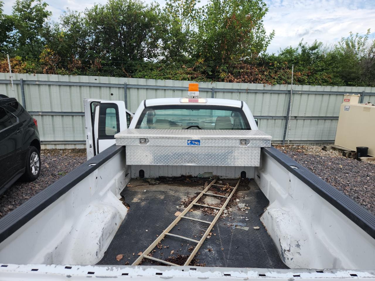 2007 Ford F150 Белый vin: 1FTRF12W37NA77424 Damage: Aftermarket Accessory, Aftermarket, Acceptable