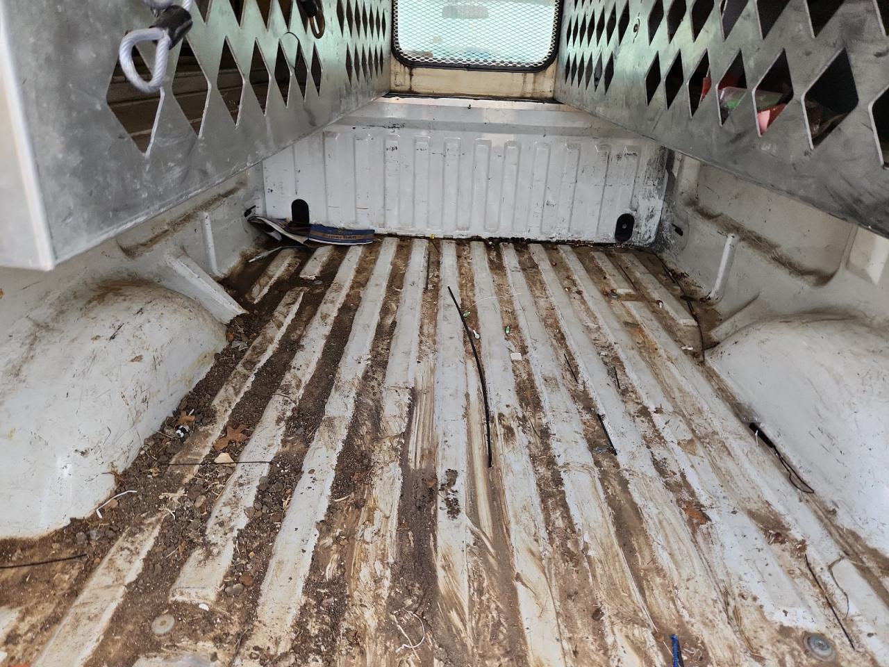 2008 Ford F150 White vin: 1FTRF12W38KB87893 Damage: Inside Bed, Multiple Scratches Heavy, 10 Or More