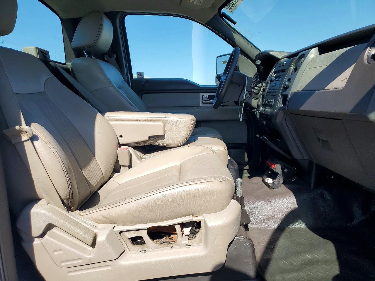 2009 Ford F150 White vin: 1FTRF12W39KA82854