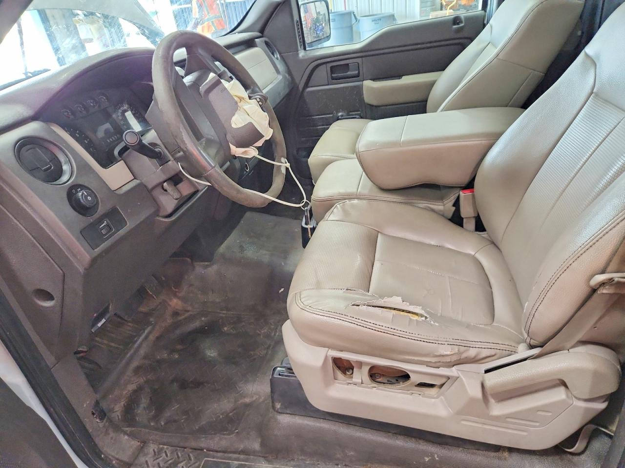 2009 Ford F150 White vin: 1FTRF12W39KB89838