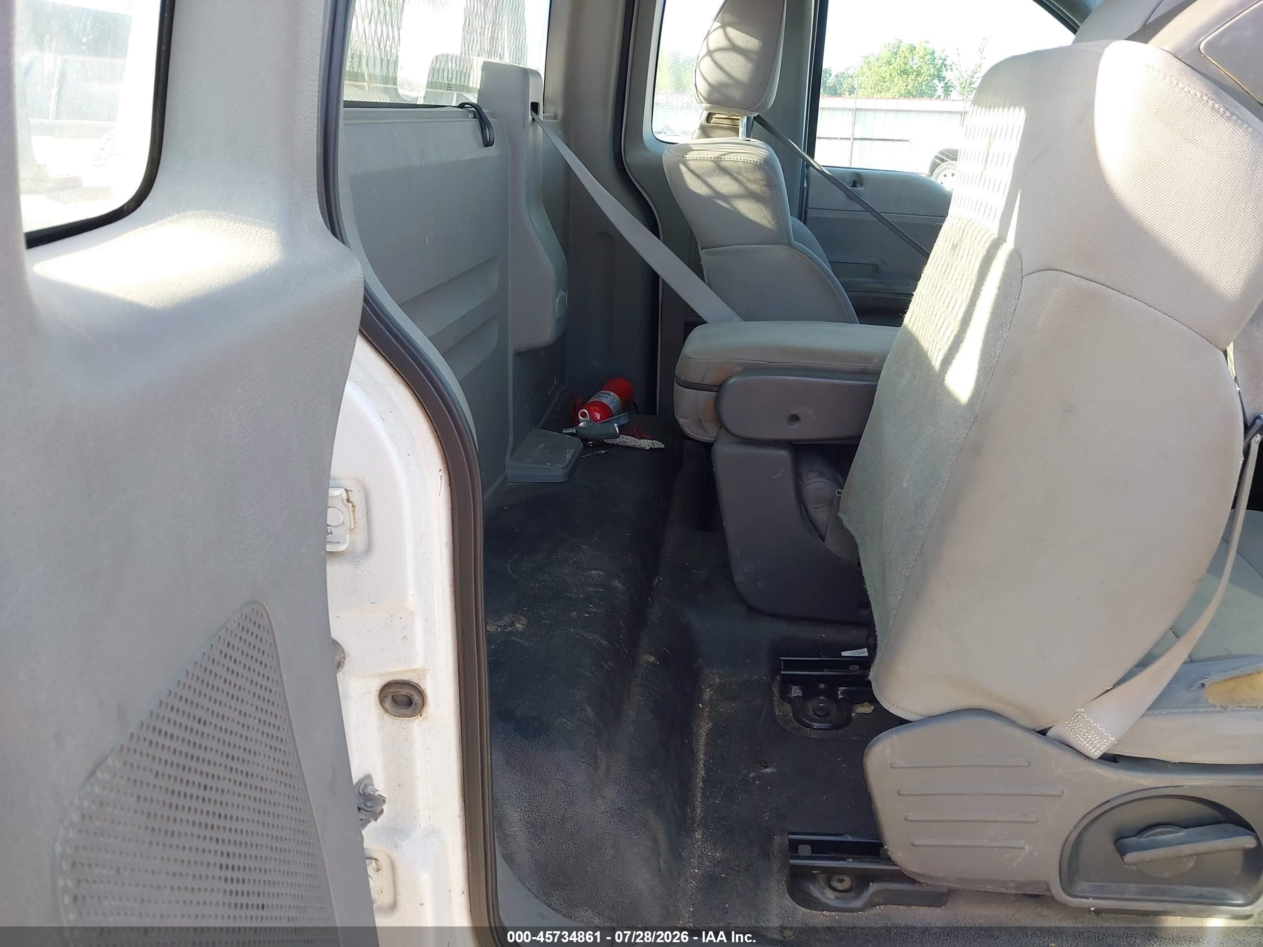 2005 Ford F-150 Stx/xl/xlt Белый vin: 1FTRF12W45NB01095