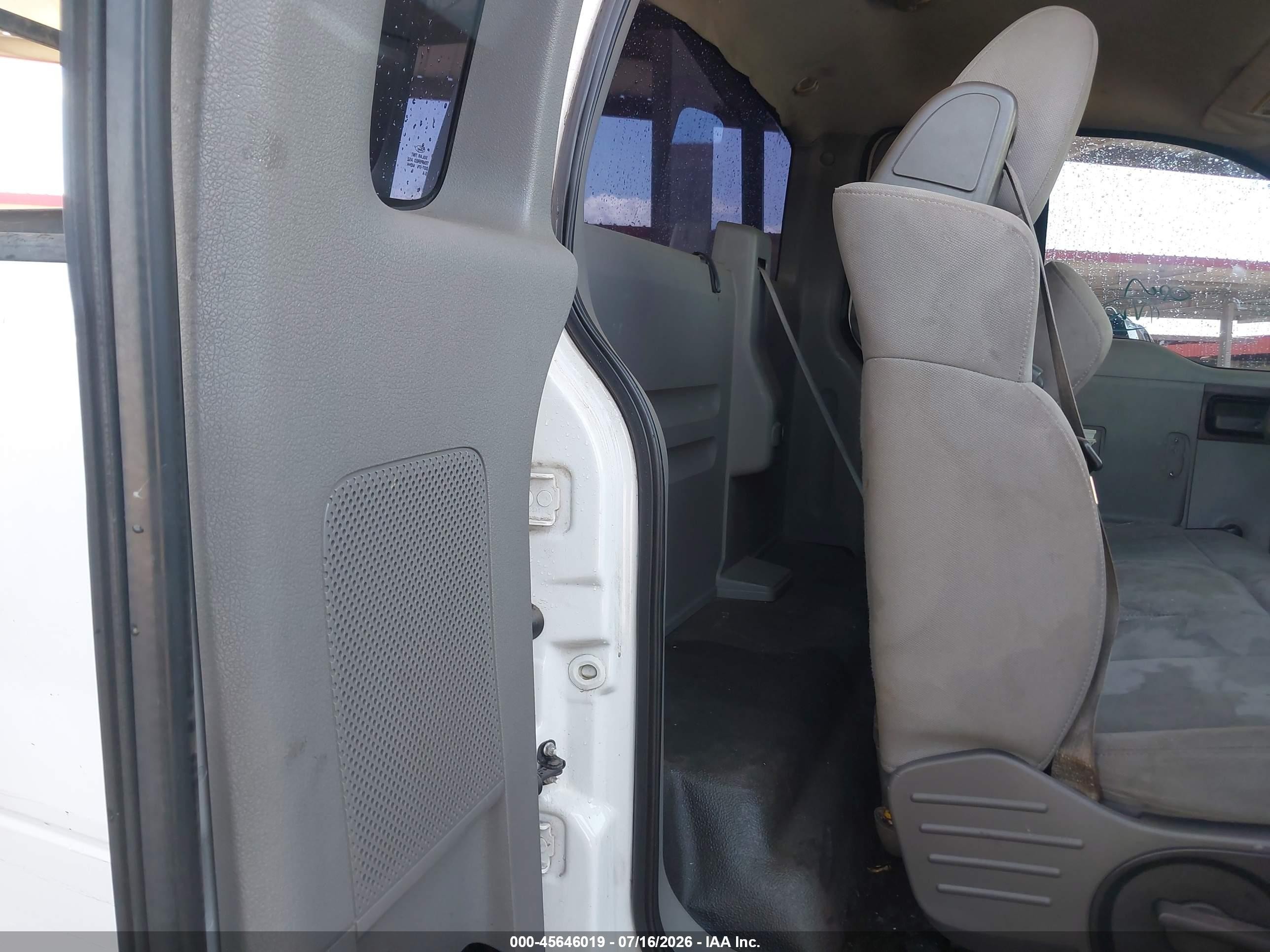 2006 Ford F-150 Stx/xl/xlt White vin: 1FTRF12W46KB74051