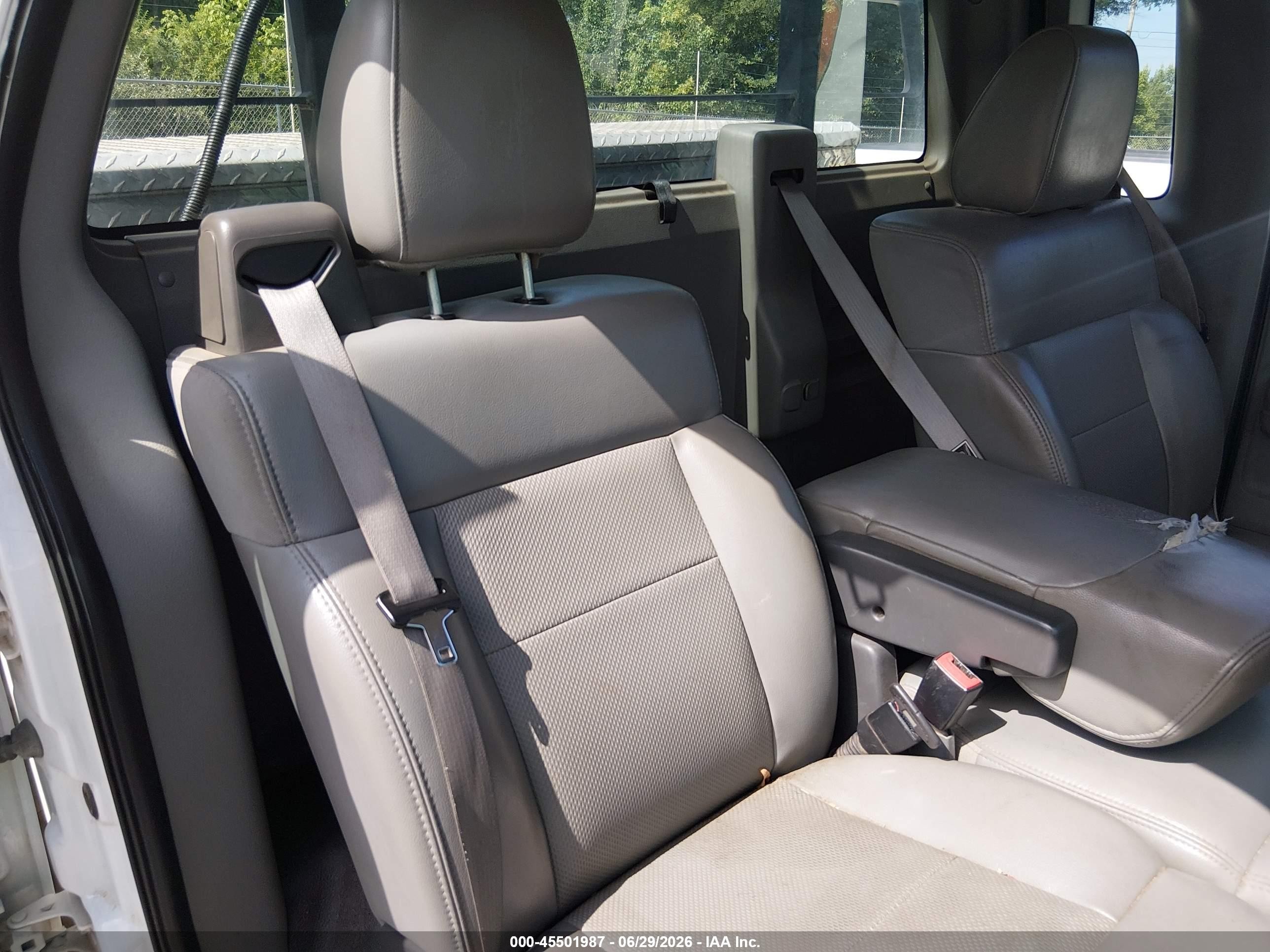 2007 Ford F-150 Stx/xl/xlt Белый vin: 1FTRF12W47NA74077