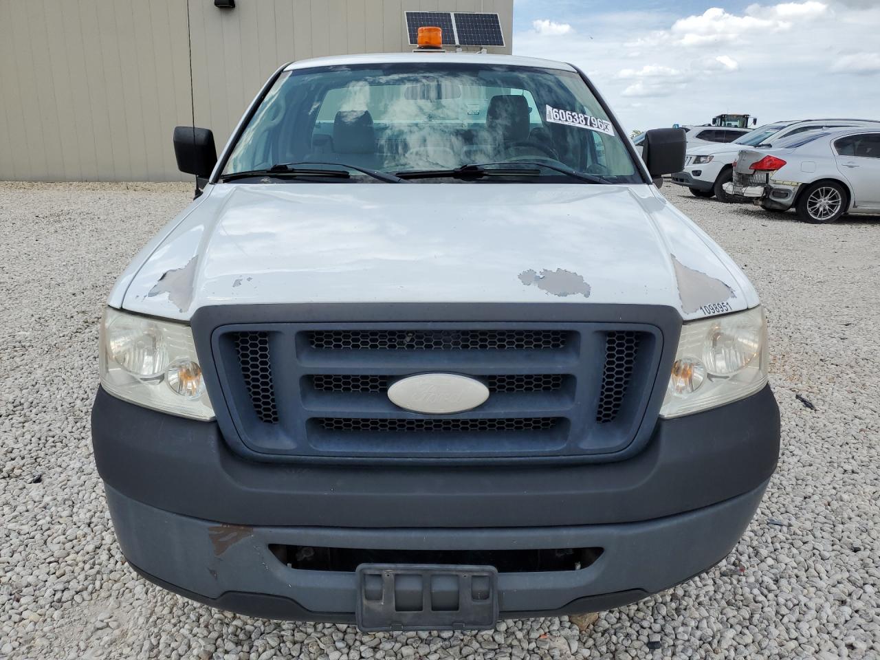 2008 Ford F150 Белый vin: 1FTRF12W48KB28951 Damage: Grille Ornament, Faded, Replacement Required