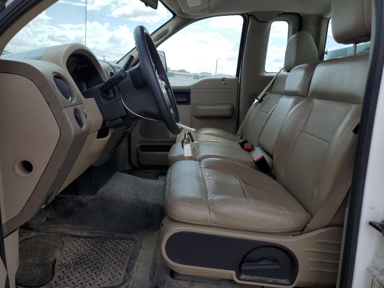 2008 Ford F150 Белый vin: 1FTRF12W48KB28951 Damage: Left Front Seat Cushion, Torn, 7 To 8 Inches
