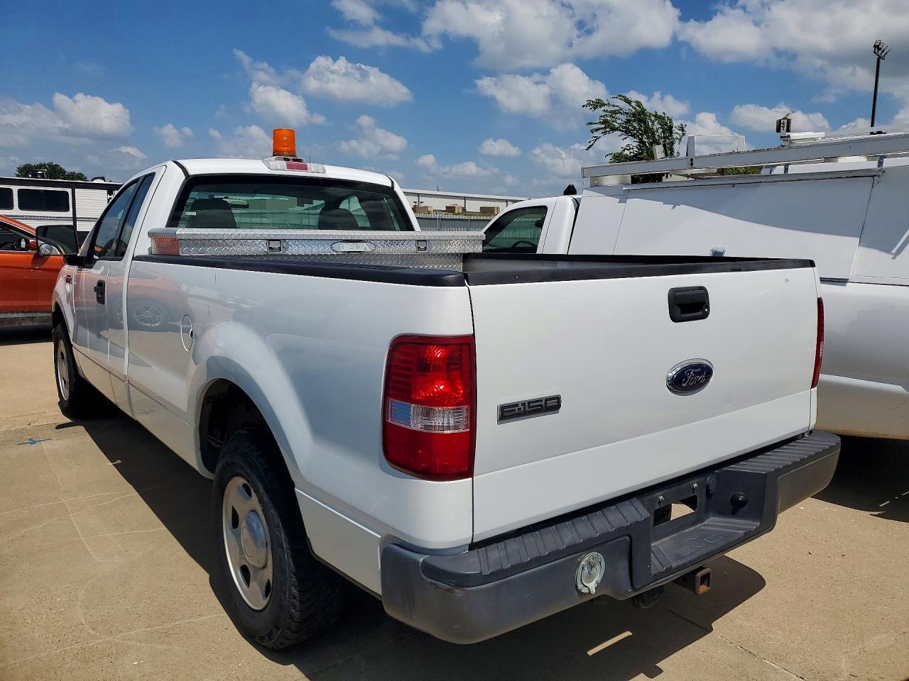 2008 Ford F150 White vin: 1FTRF12W48KB87918