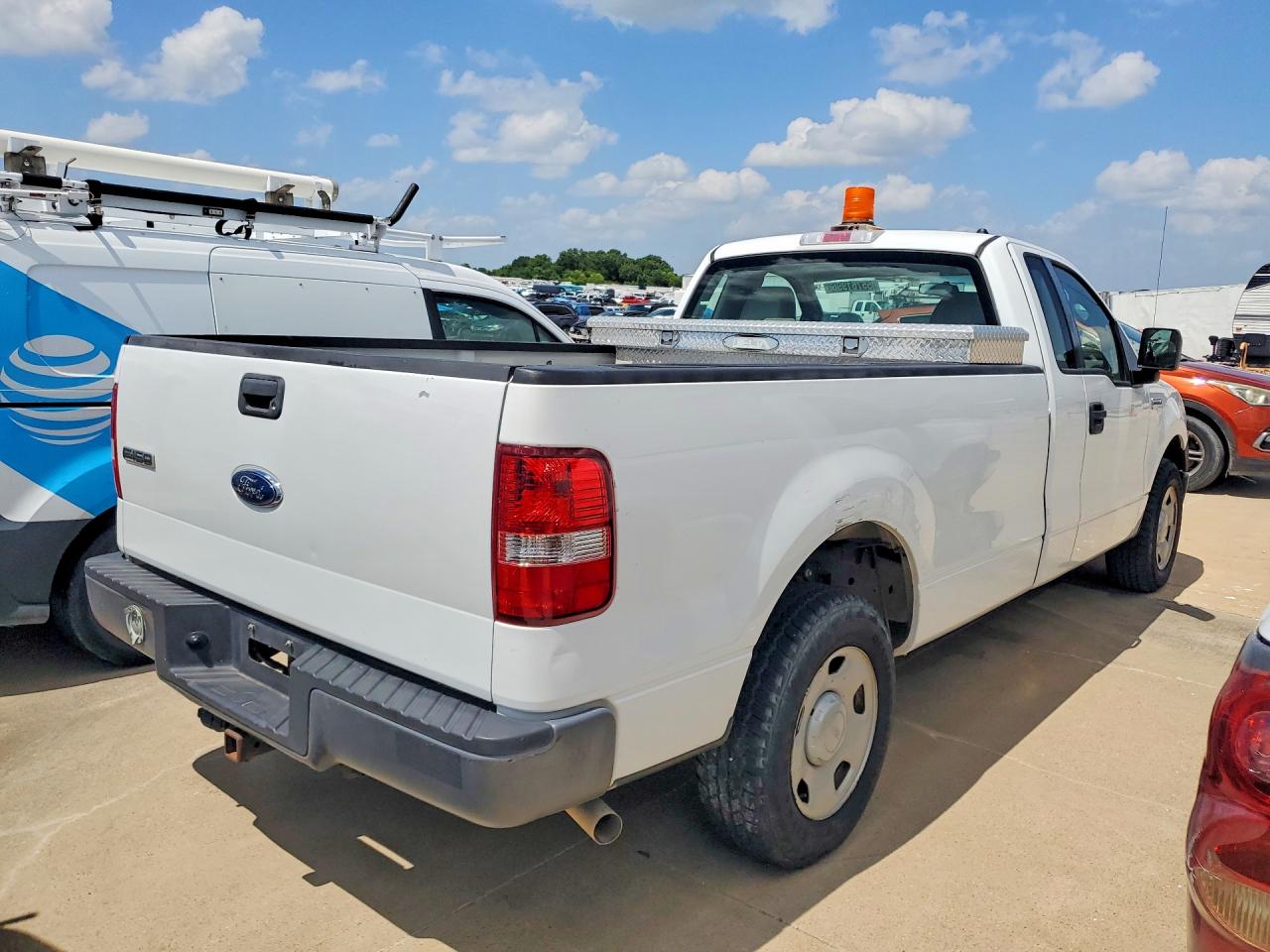 2008 Ford F150 White vin: 1FTRF12W48KB87918