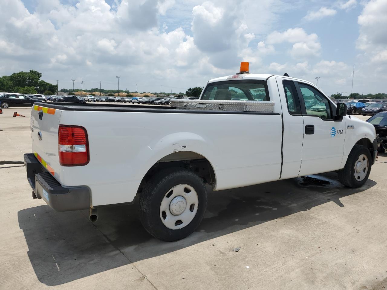 2008 Ford F150 White vin: 1FTRF12W48KB87918 Damage: Right Bed Side, Dent(S) W/ Paint Dmg, 1 To 2 Inches