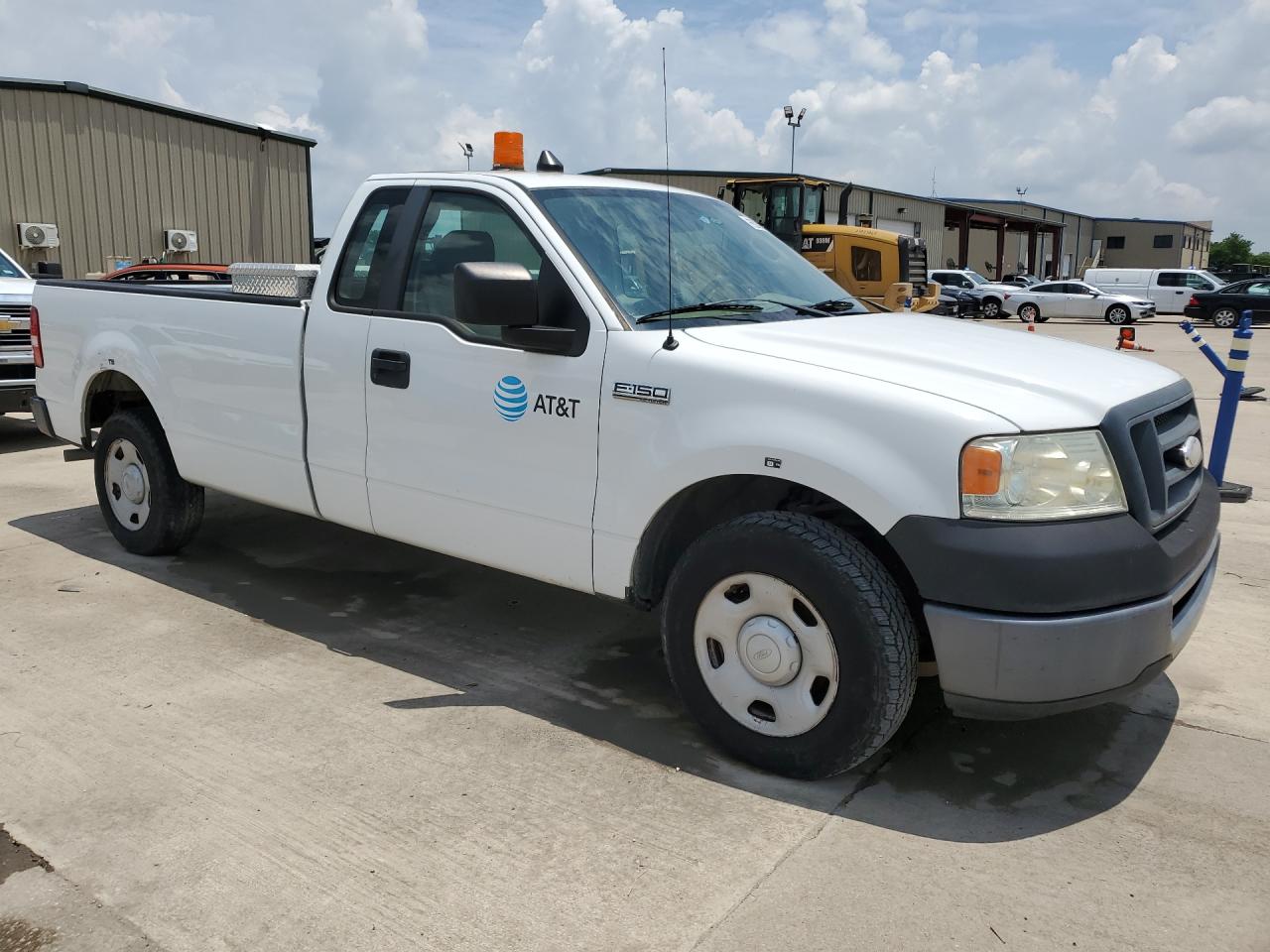 2008 Ford F150 White vin: 1FTRF12W48KB87918 Damage: Right Front Fender, Heavy Scratch, 1/2 To 1 Inch