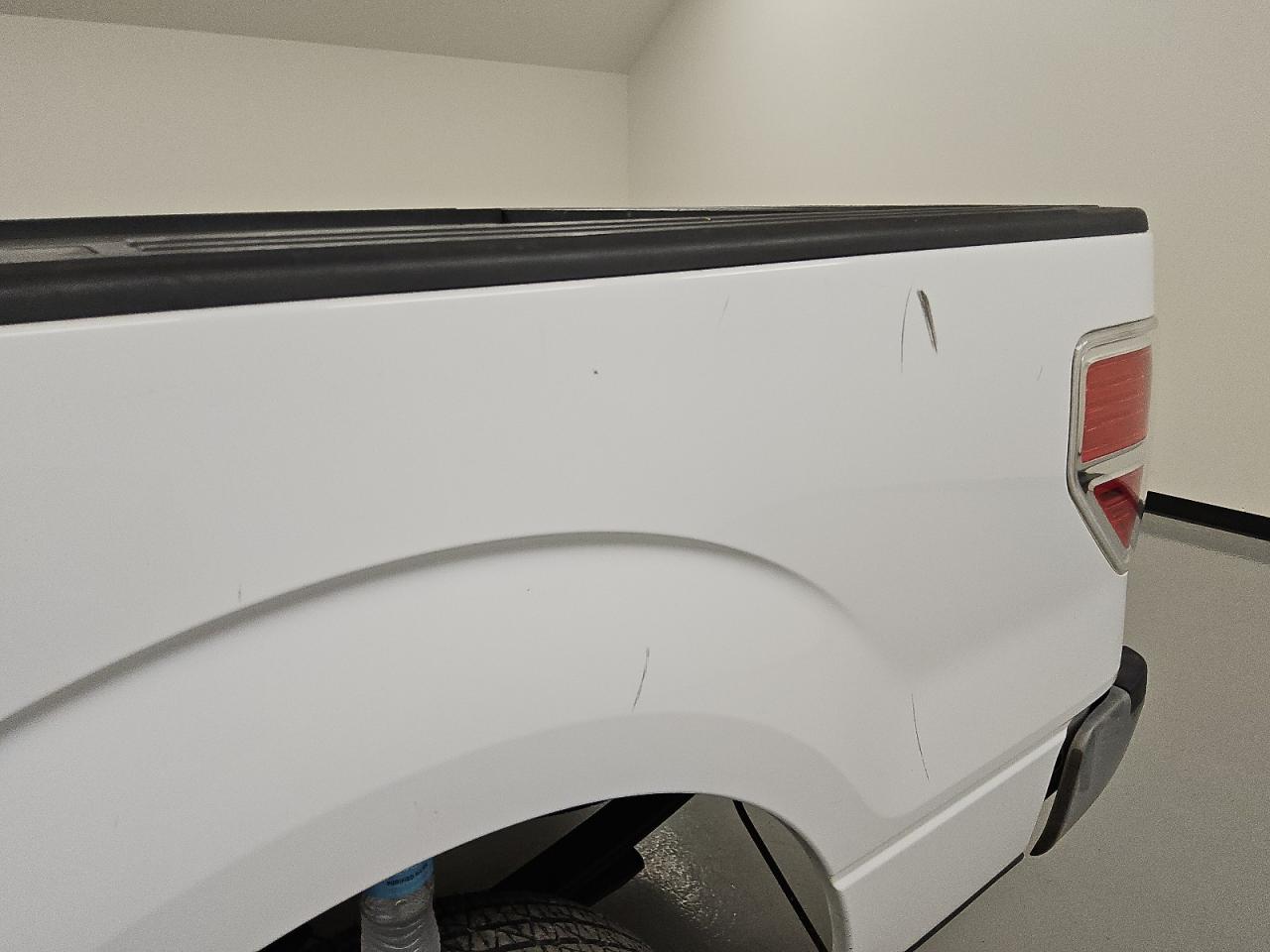 2009 Ford F150 Белый vin: 1FTRF12W49KA89179 Damage: Left Bed Side, Heavy Scratch, > 12 Inches