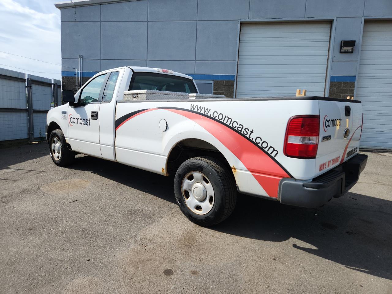 2005 Ford F150 White vin: 1FTRF12W55NB11103 Damage: Left Bed Side, Rust, > 12 Inches