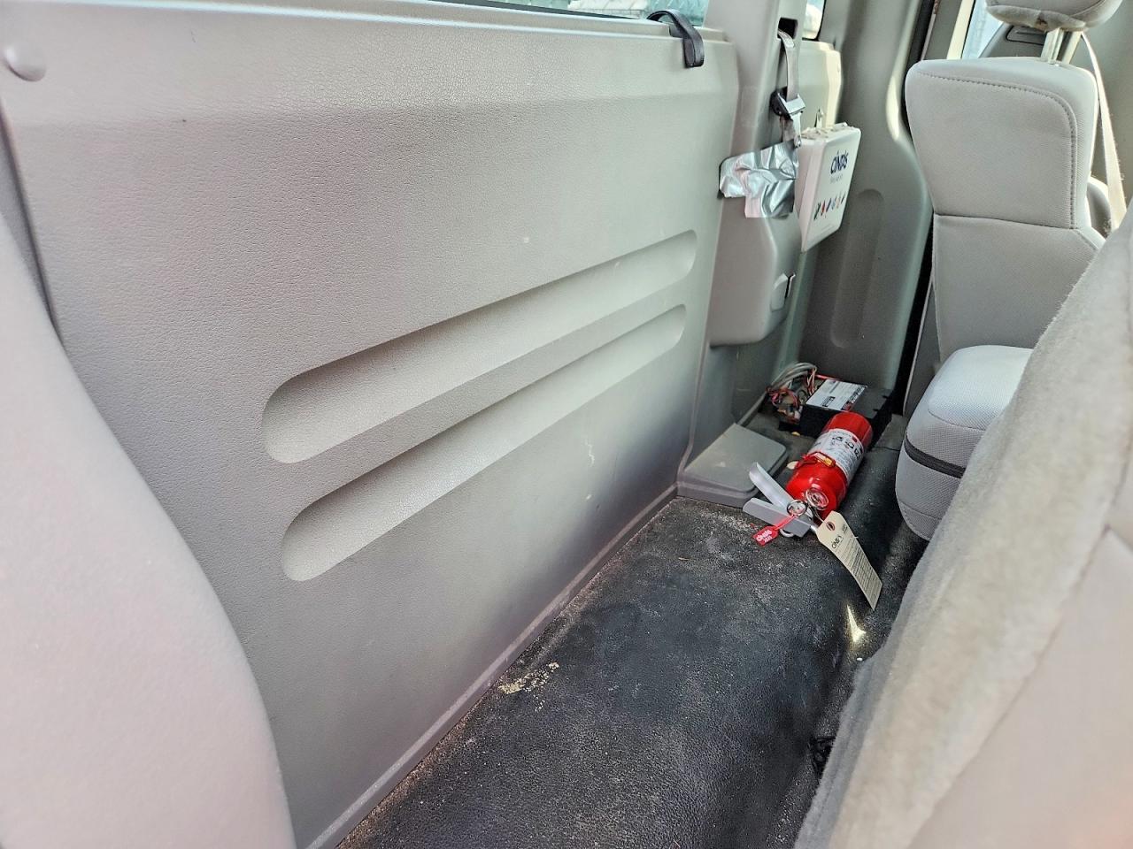 2005 Ford F150 White vin: 1FTRF12W55NB11103