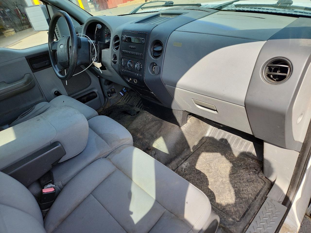 2005 Ford F150 White vin: 1FTRF12W55NB11103