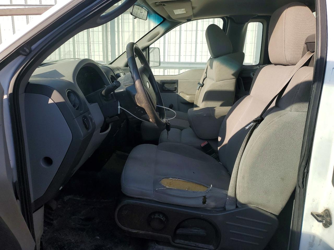 2006 Ford F150 White vin: 1FTRF12W56KD56972