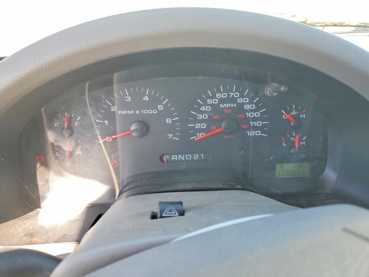2004 Ford F150 White vin: 1FTRF12W64NA78451