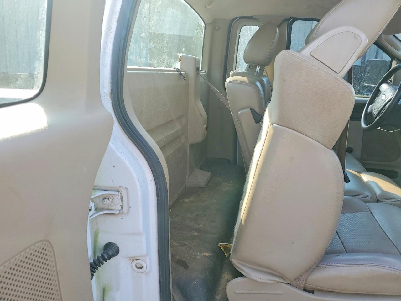 2007 Ford F150 White vin: 1FTRF12W67KC16186