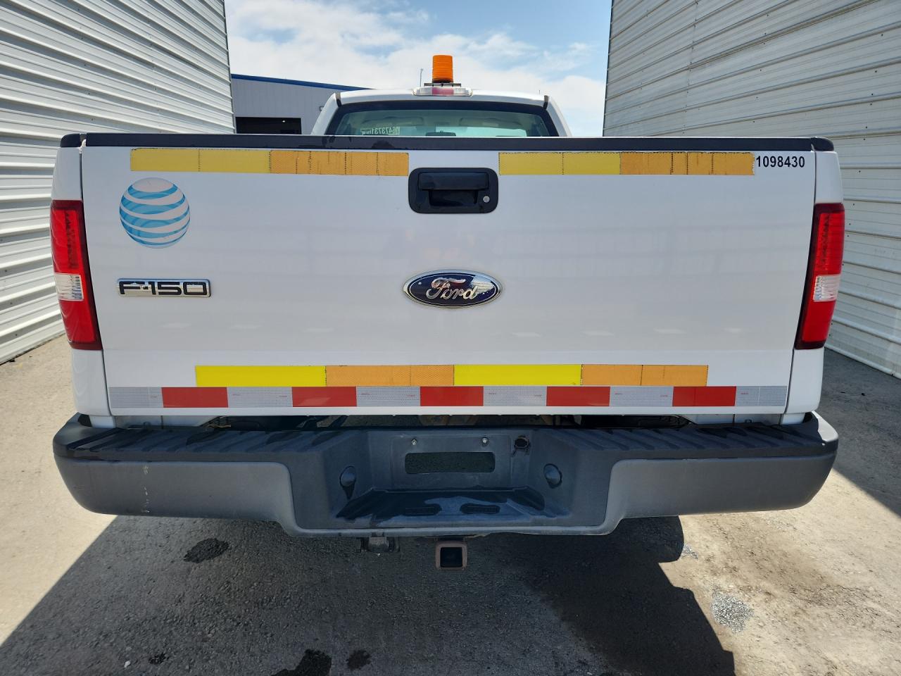 2007 Ford F150 White vin: 1FTRF12W67KC91227 Damage: Rear Metal Bumper Painted, Heavy Scratch, 4 To 5 Inches