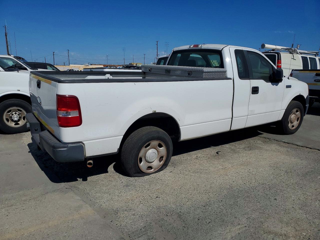 2007 Ford F150 White vin: 1FTRF12W67KD42368