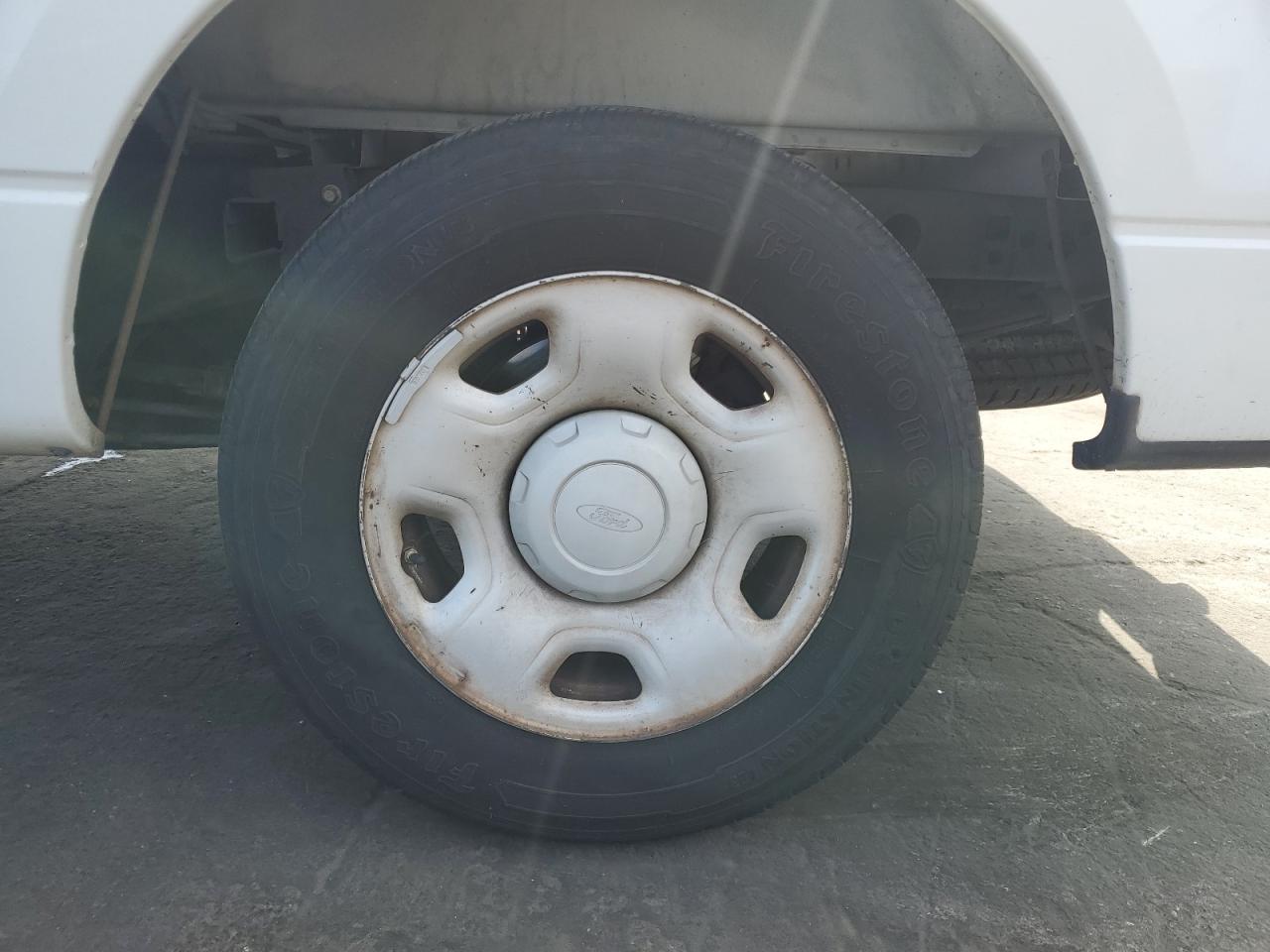 2007 Ford F150 White vin: 1FTRF12W67KD42368 Damage: Left Rear Wheel, Curb Rash, > 12 Inches