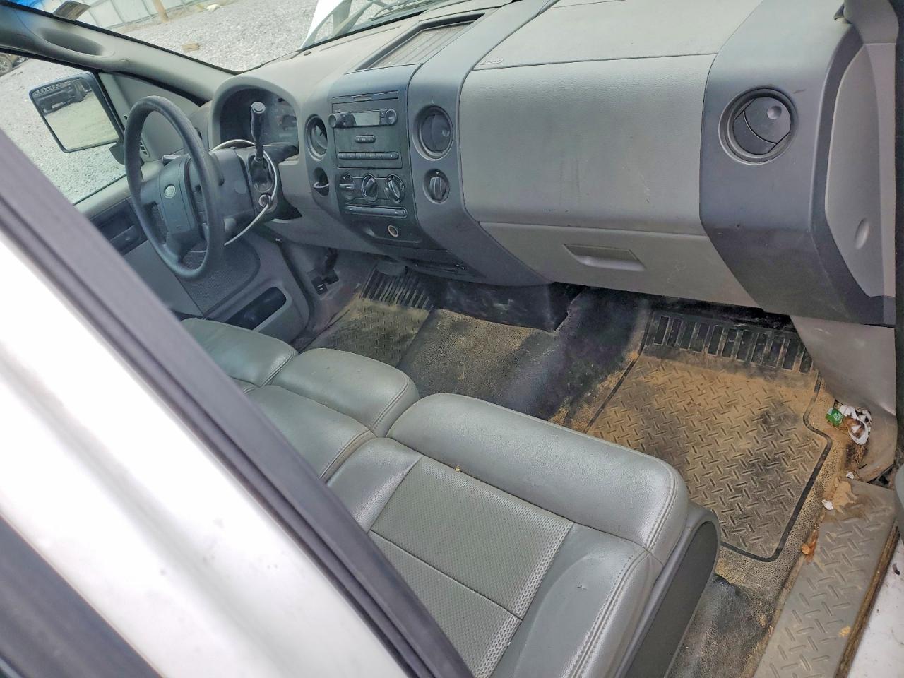 2004 Ford F150 White vin: 1FTRF12W74NC65875