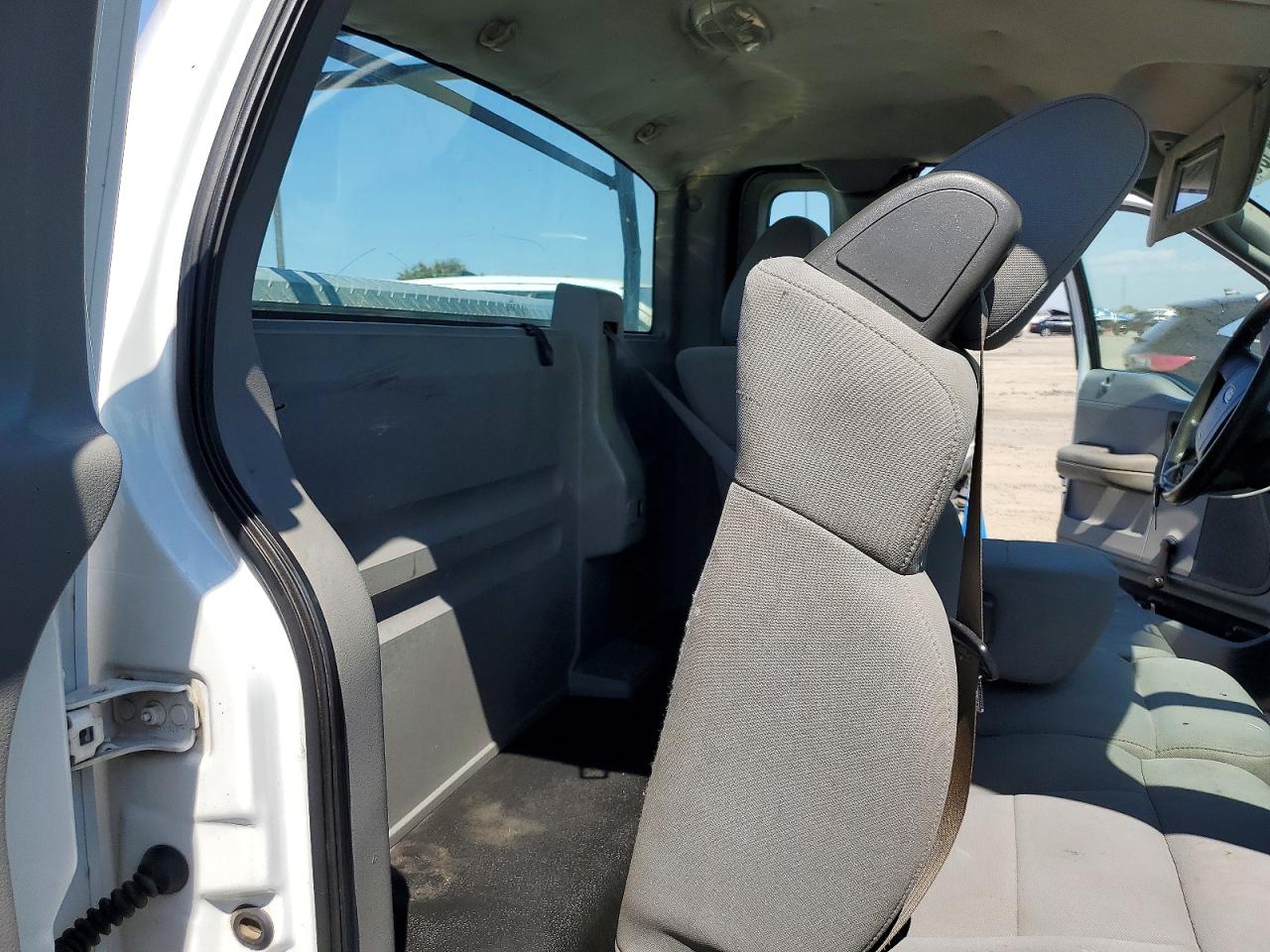 2005 Ford F150 Белый vin: 1FTRF12W75NA08300